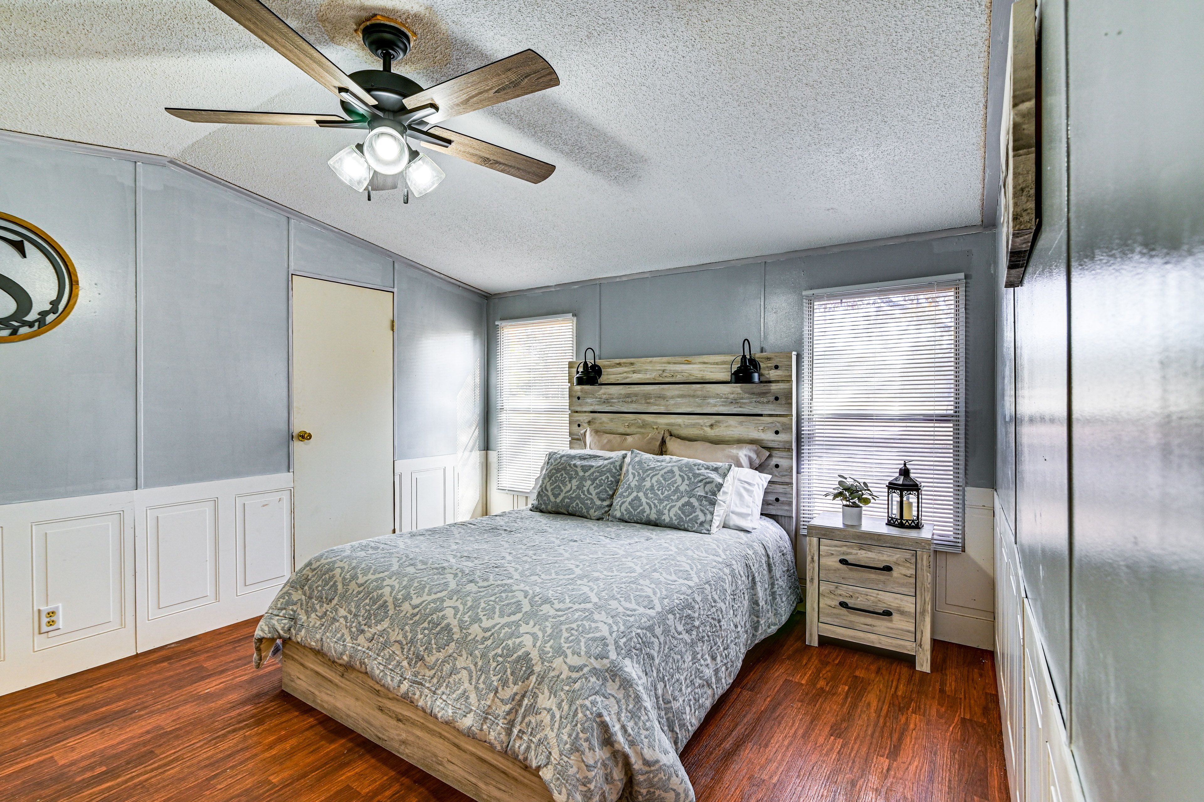 Bedroom 1 | Queen Bed | TV