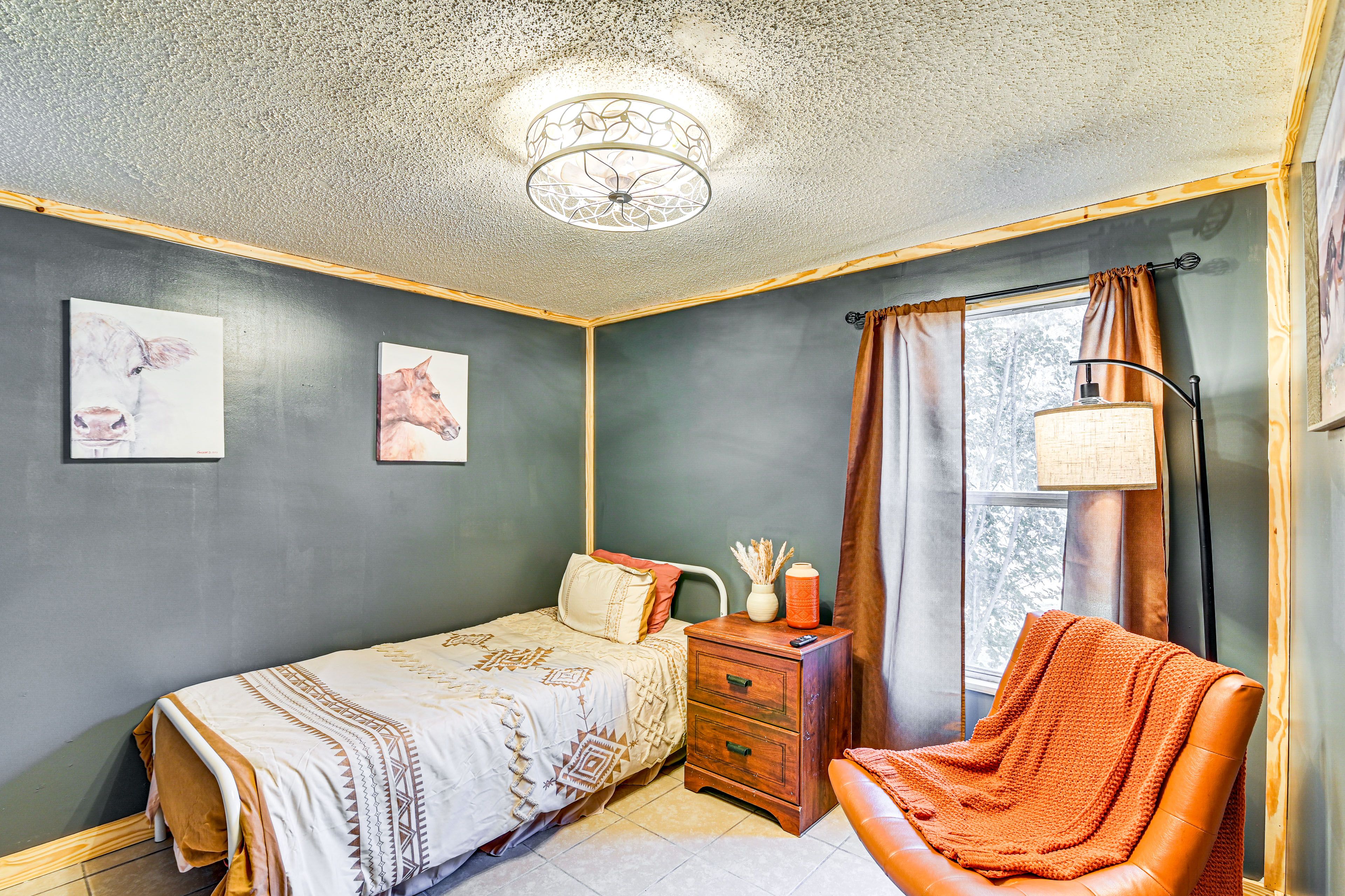 Bedroom 3 | Twin Bed | TV