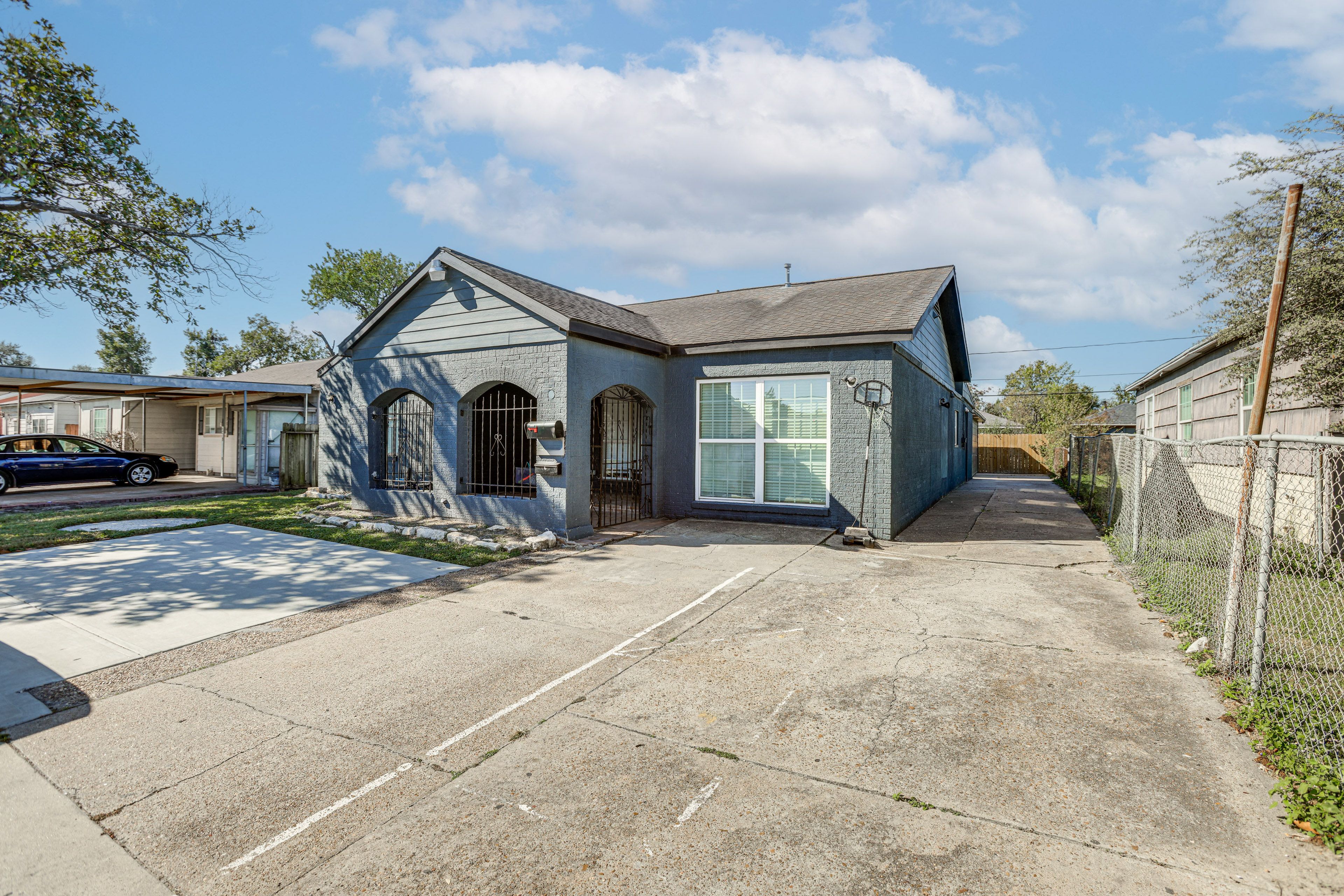Main House Exterior | Driveway (1 Vehicle)