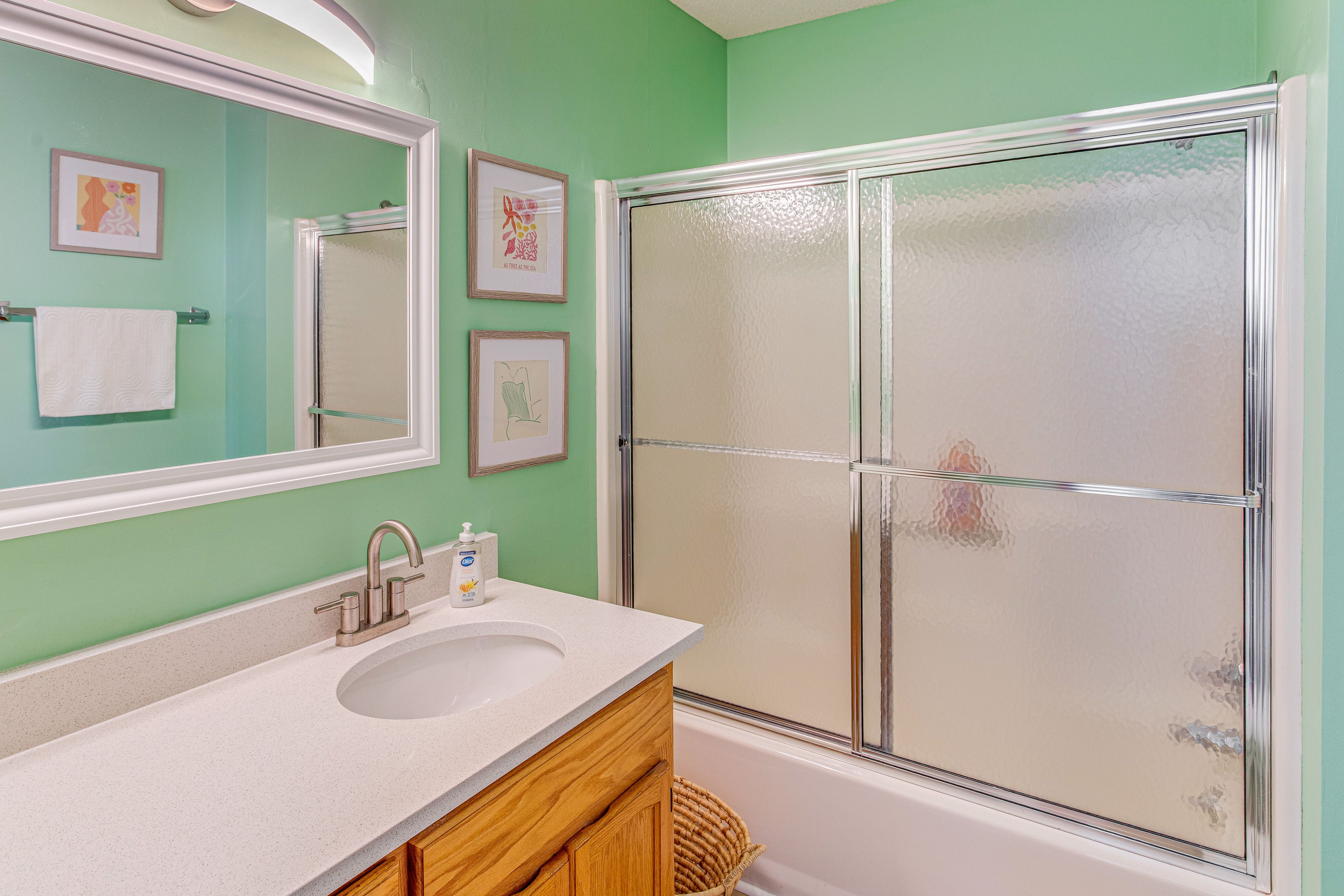 Full Bathroom | 2nd Floor