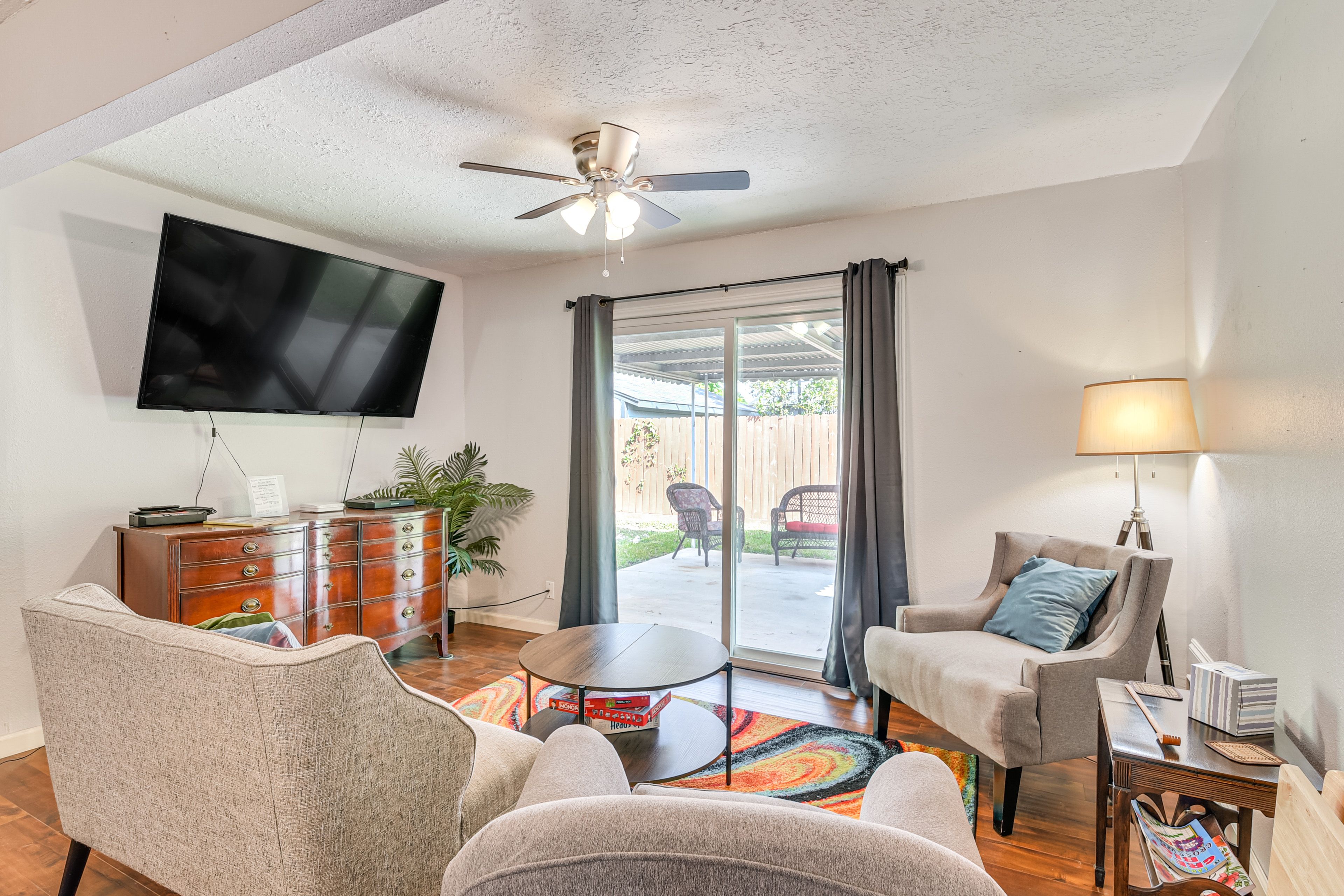 Houston Vacation Rental | 3BR | 2BA | Steps Required | 2,012 Sq Ft