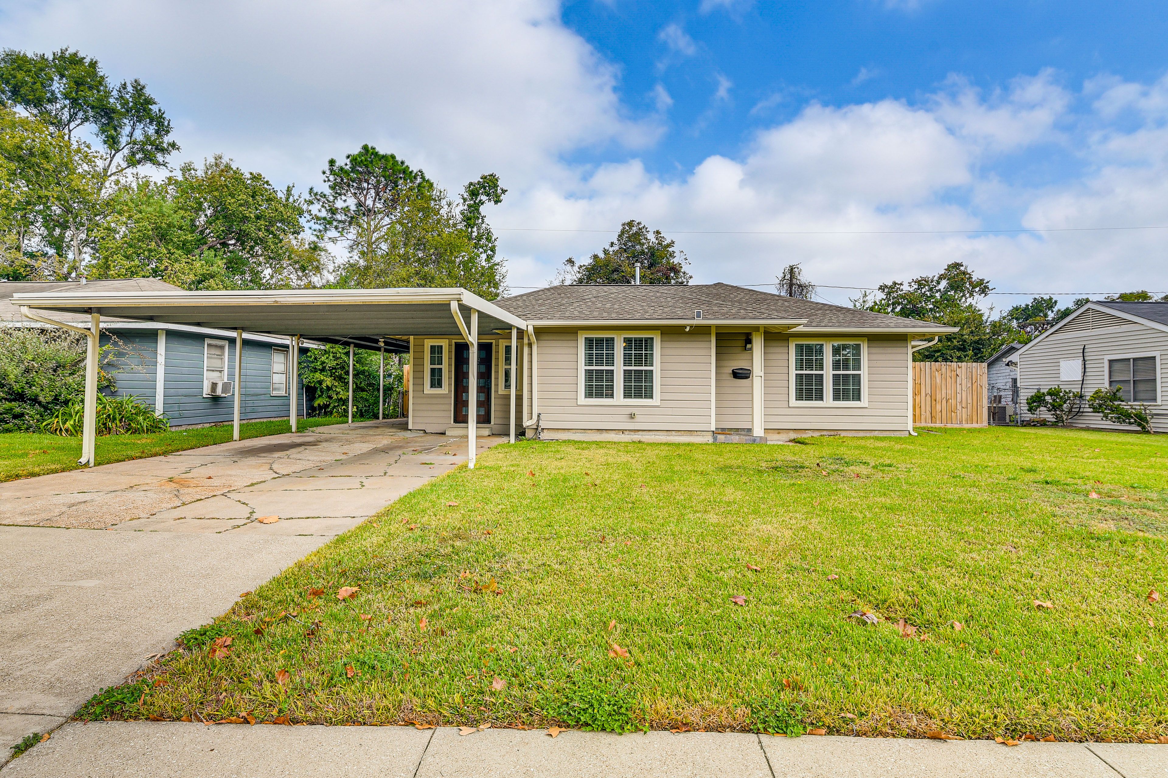 Parking | Carport (2 Vehicles) | Driveway (2 Vehicles)