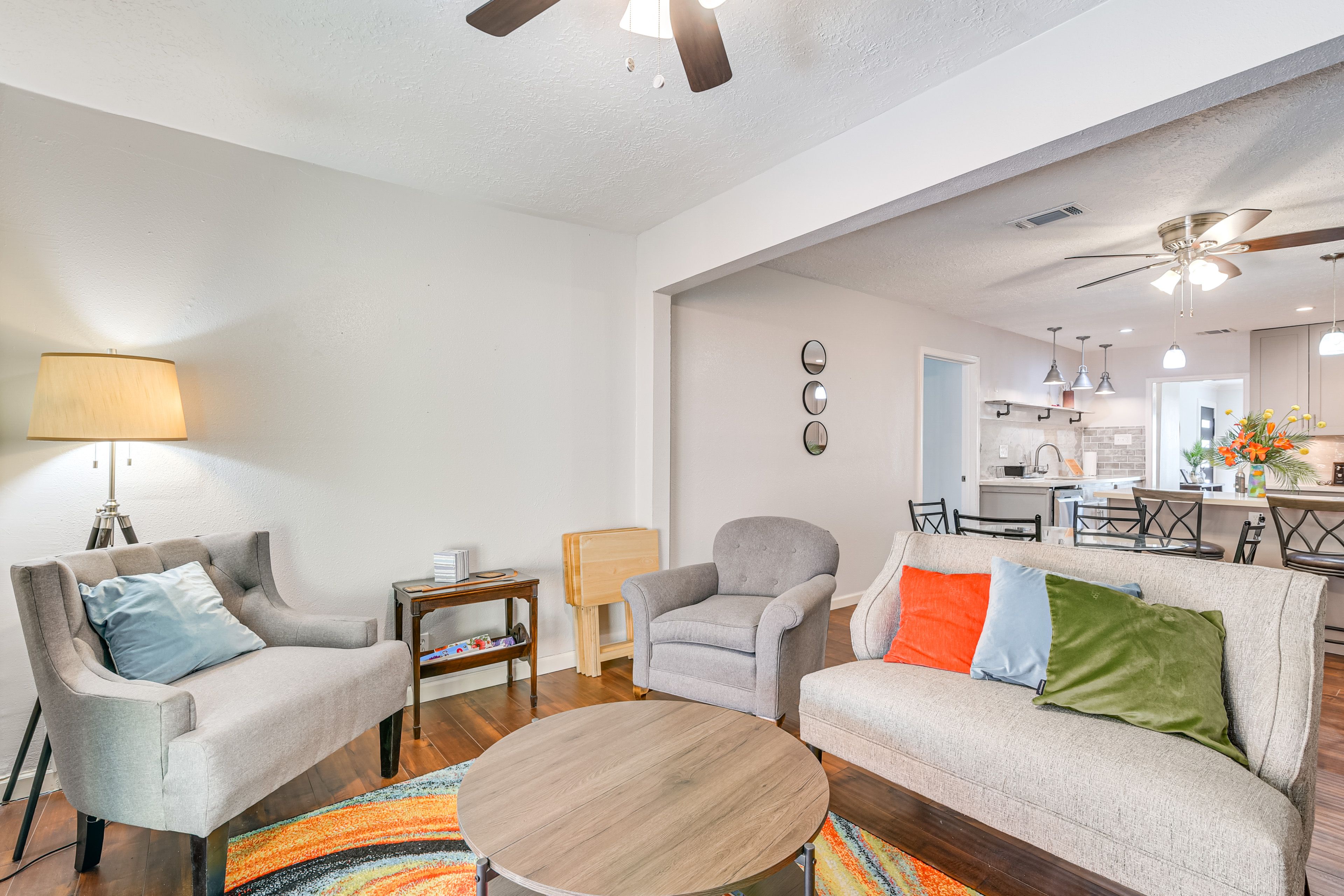 Living Room | Smart TV | Free WiFi | Single-Story Home