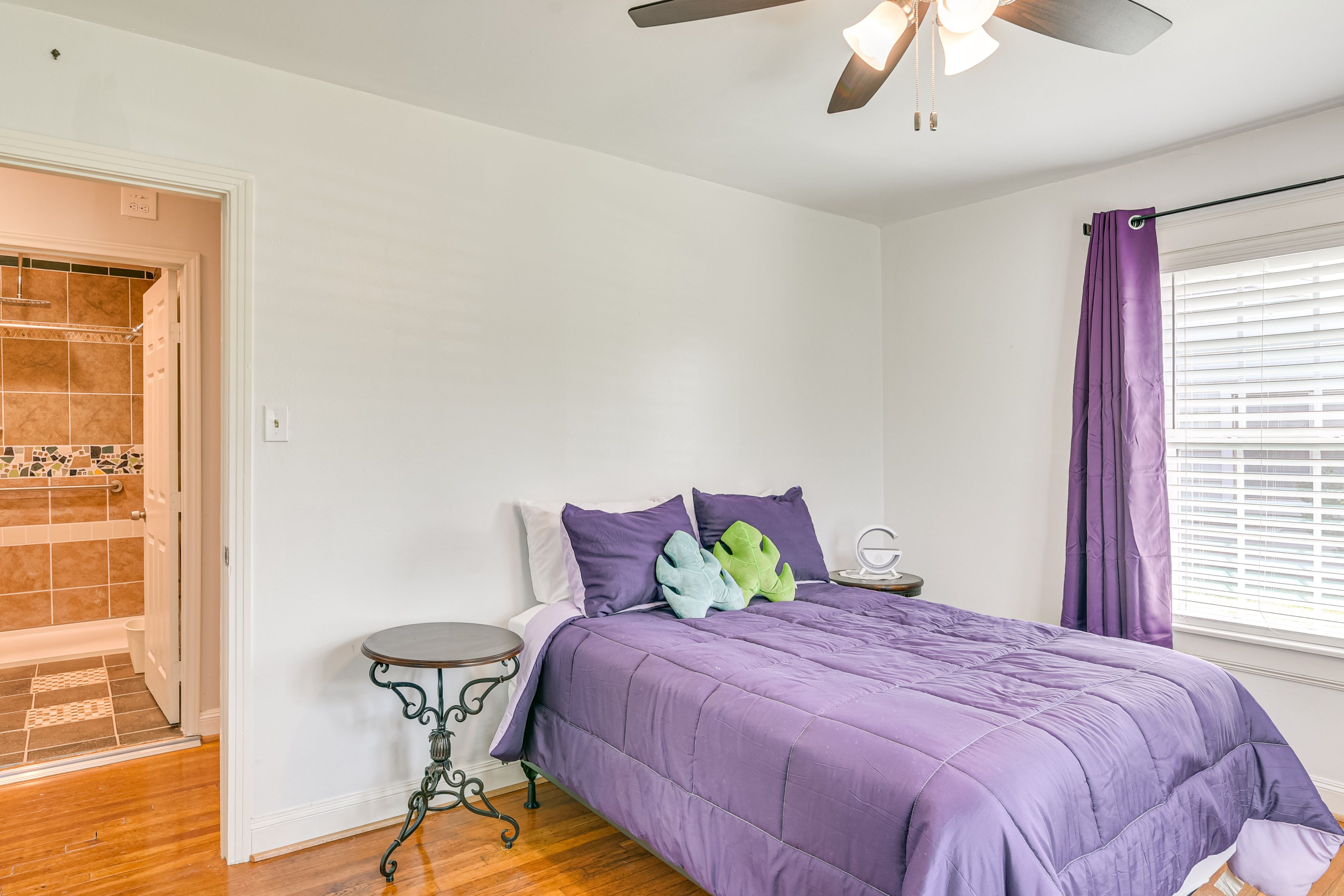 Bedroom 2 | Full Bed | Smart TV