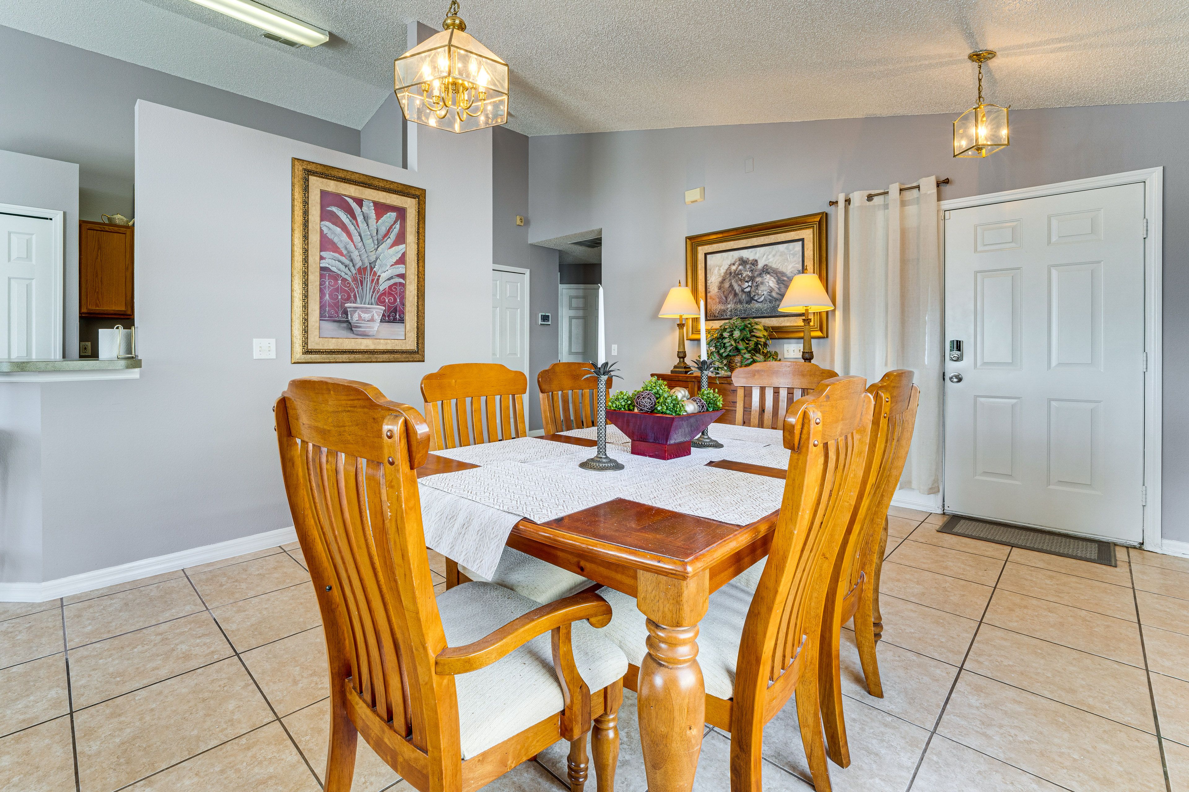 Dining Area | Dishware/Flatware