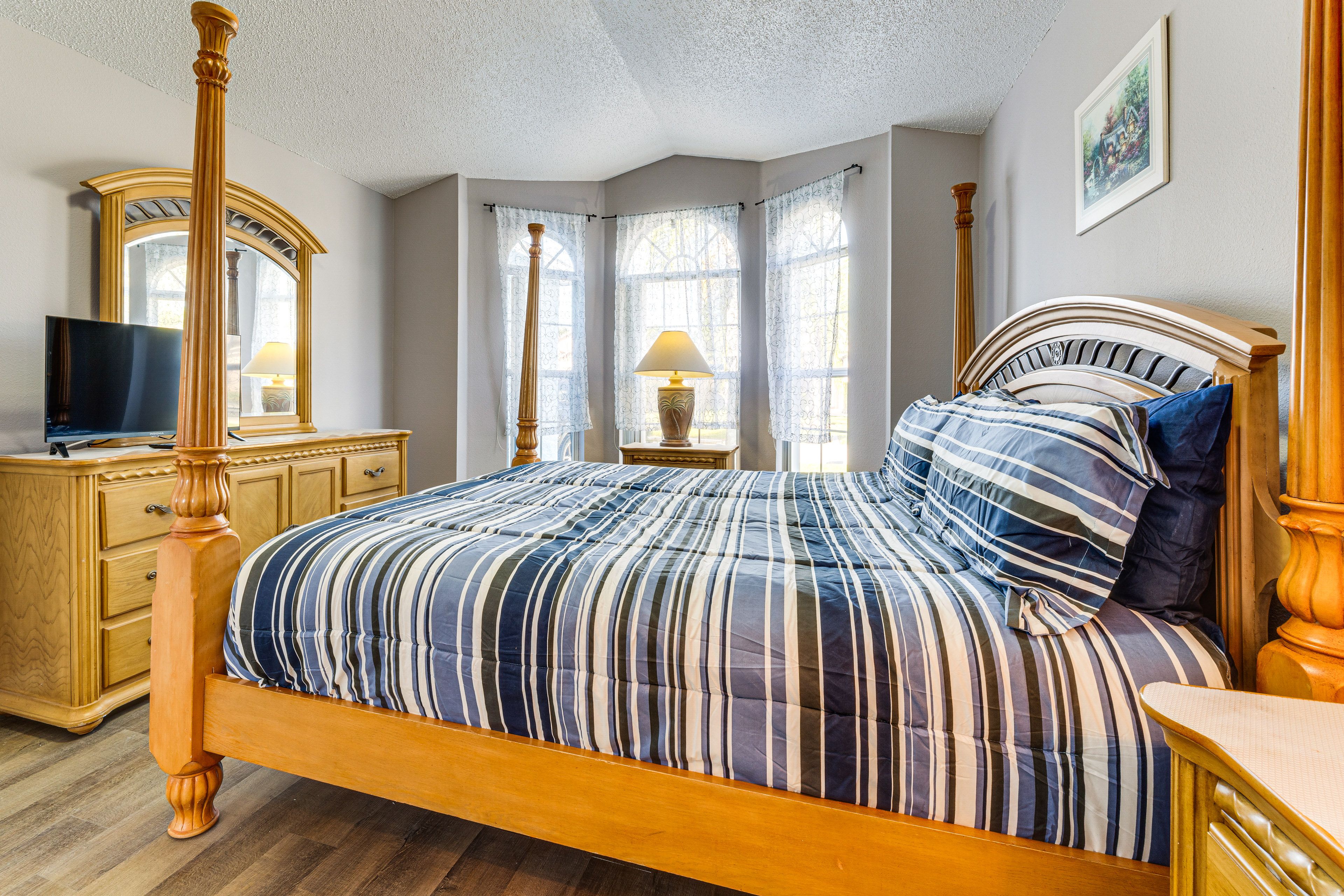 Bedroom 1 | King Bed | Linens Provided