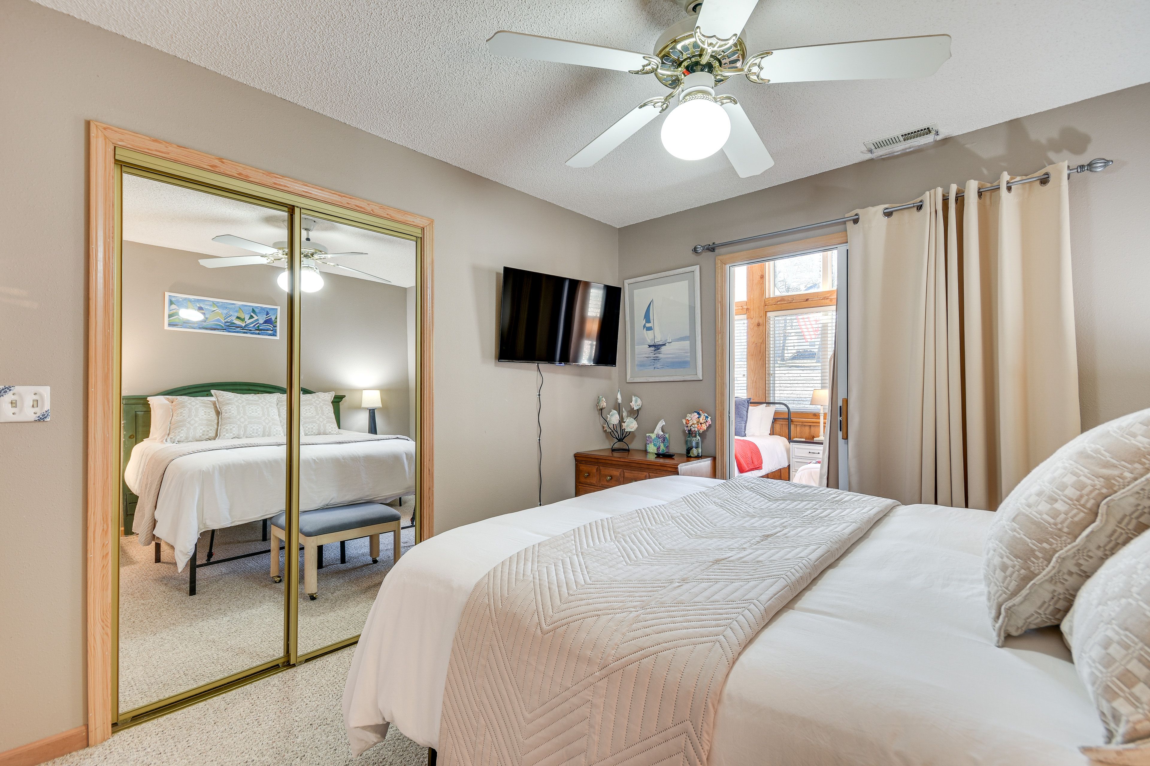 Bedroom 2 | Queen Bed | Smart TV