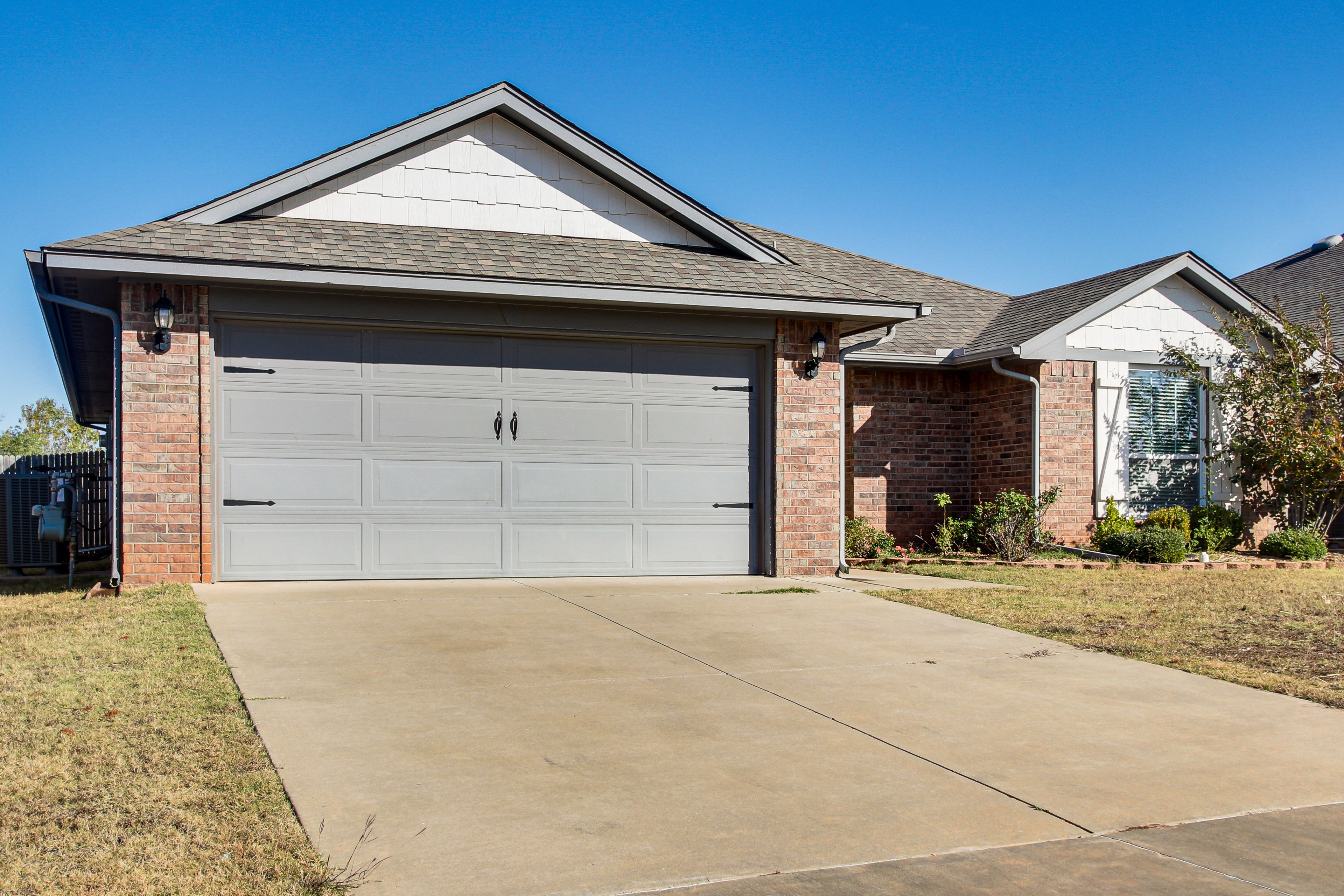 Parking | Driveway (2 Vehicles)