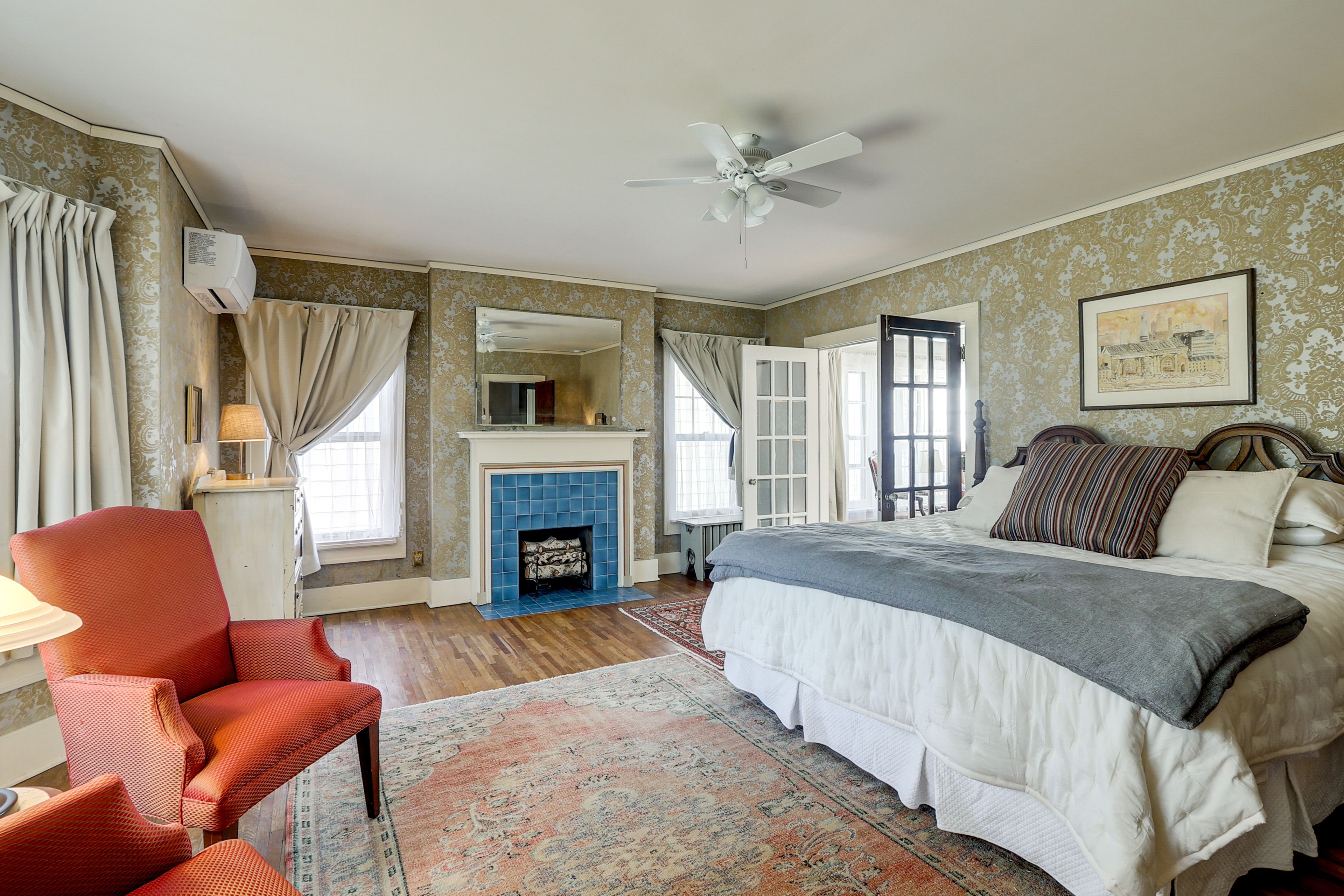 Bedroom 1 | 2nd Floor | King Bed | Smart TV