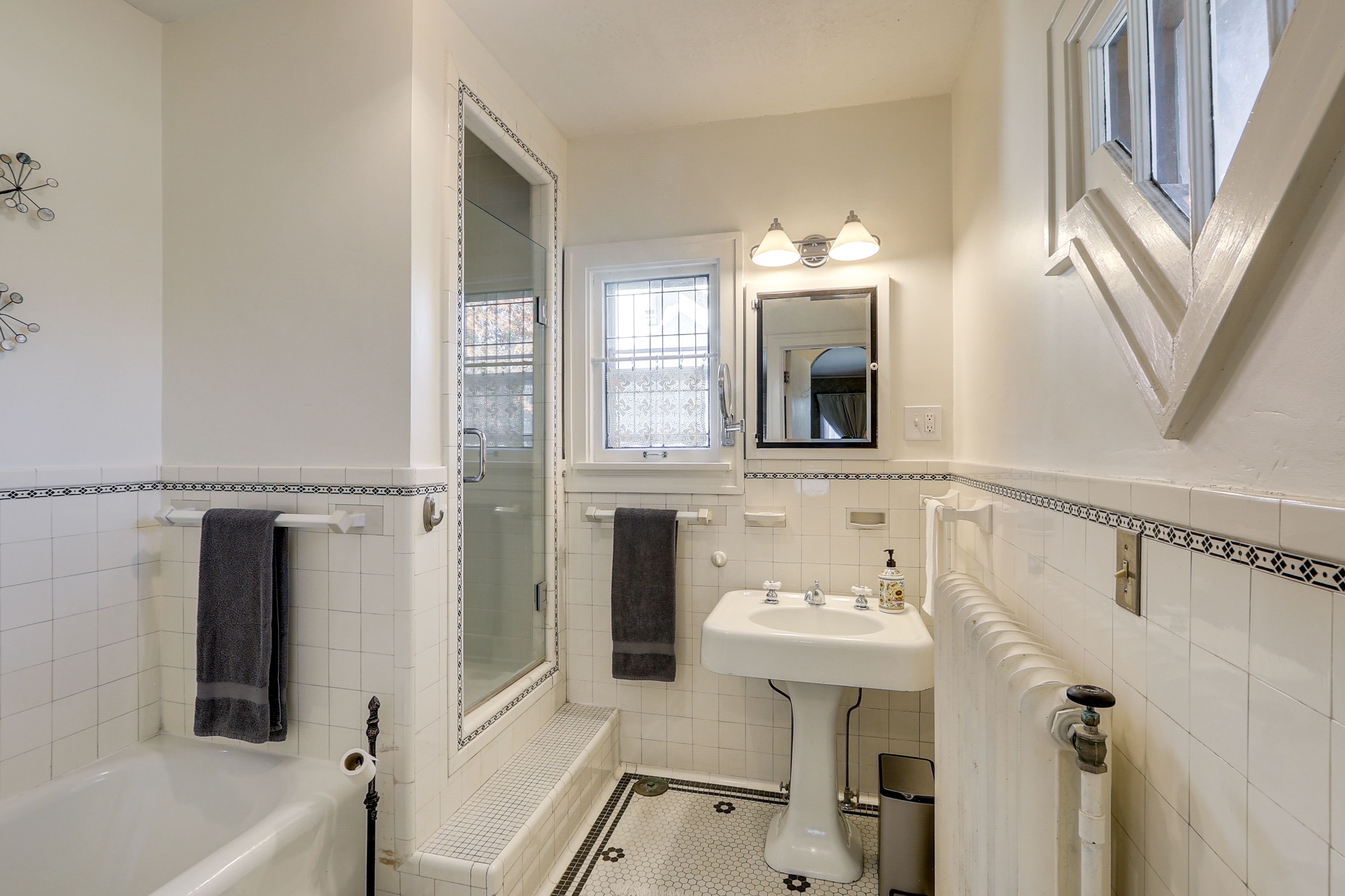 Bathroom | 2nd Floor