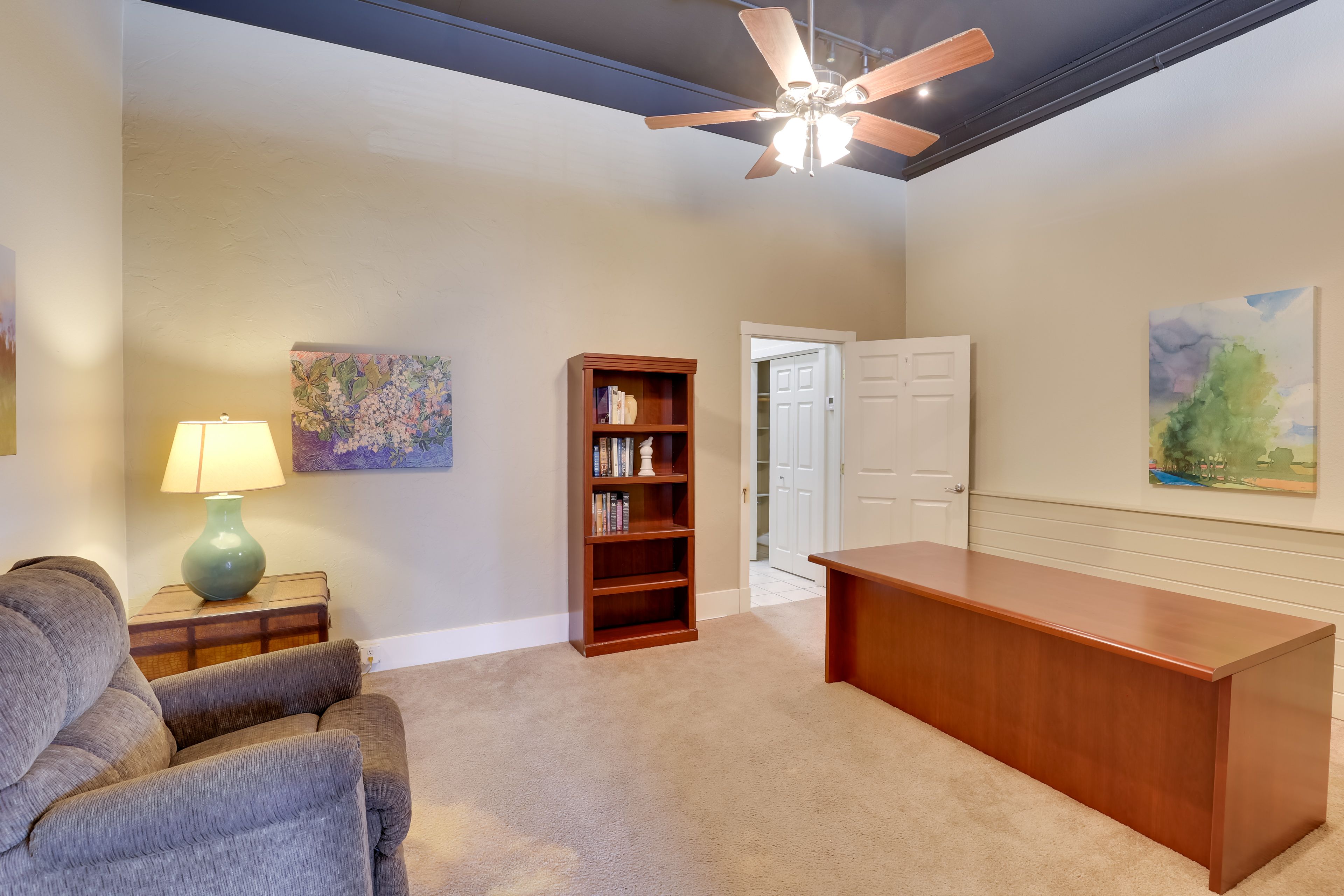 Office | Free WiFi | Books