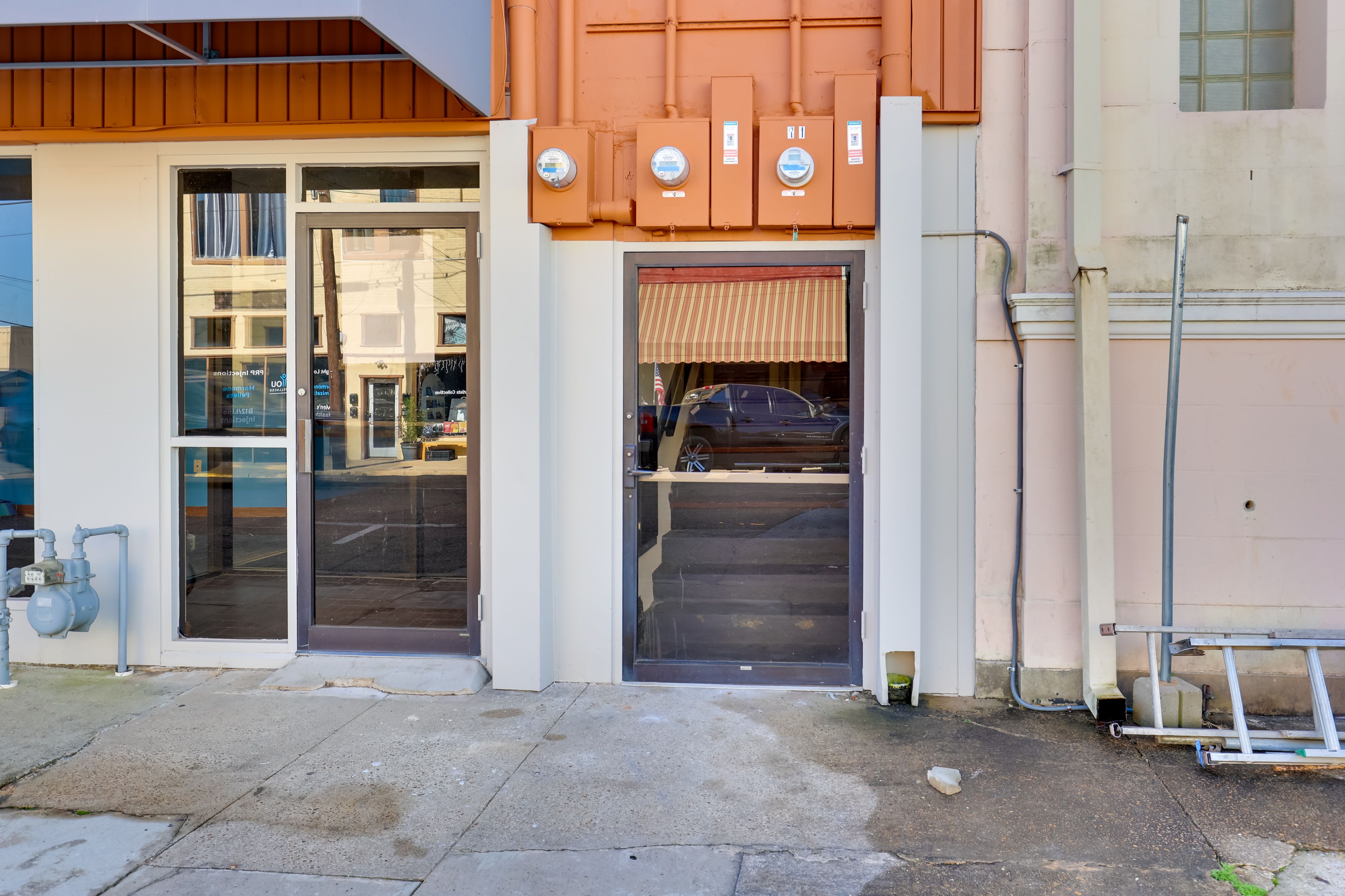 Apartment Exterior | Main Entrance