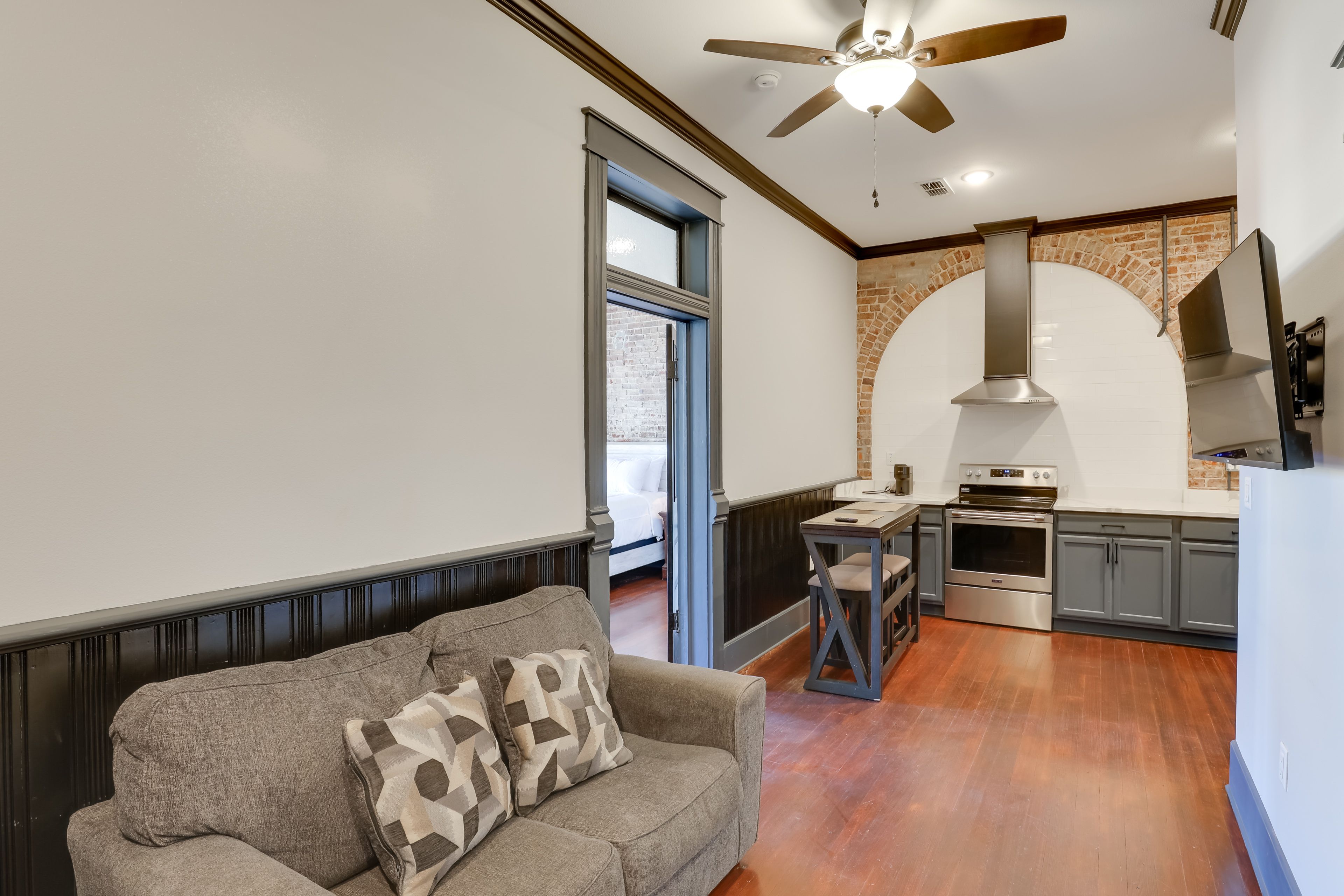 Marshall Vacation Rental | 2BR | 1BA | 700 Sq Ft | Stairs Required