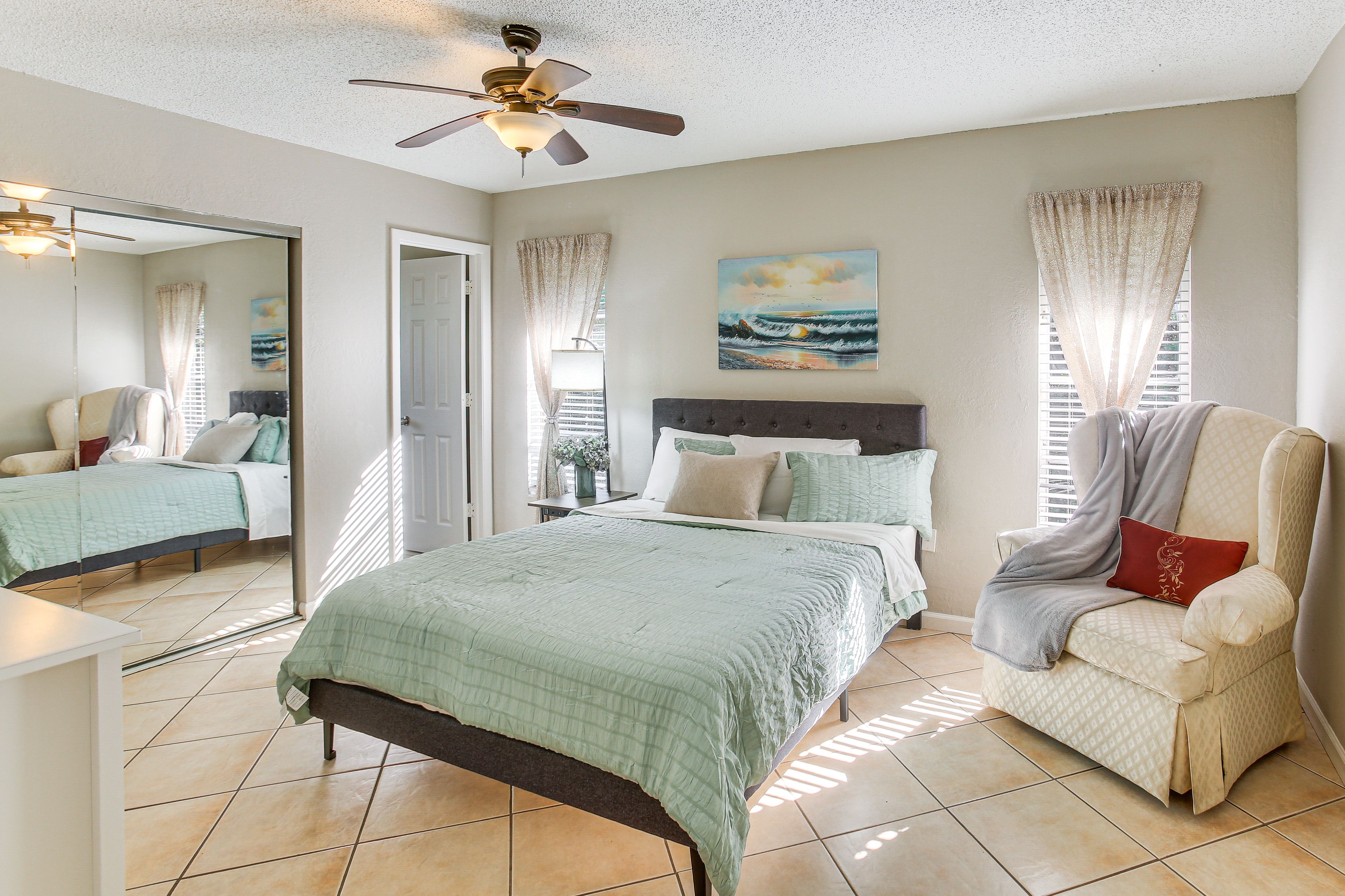 Bedroom 2 | Queen Bed