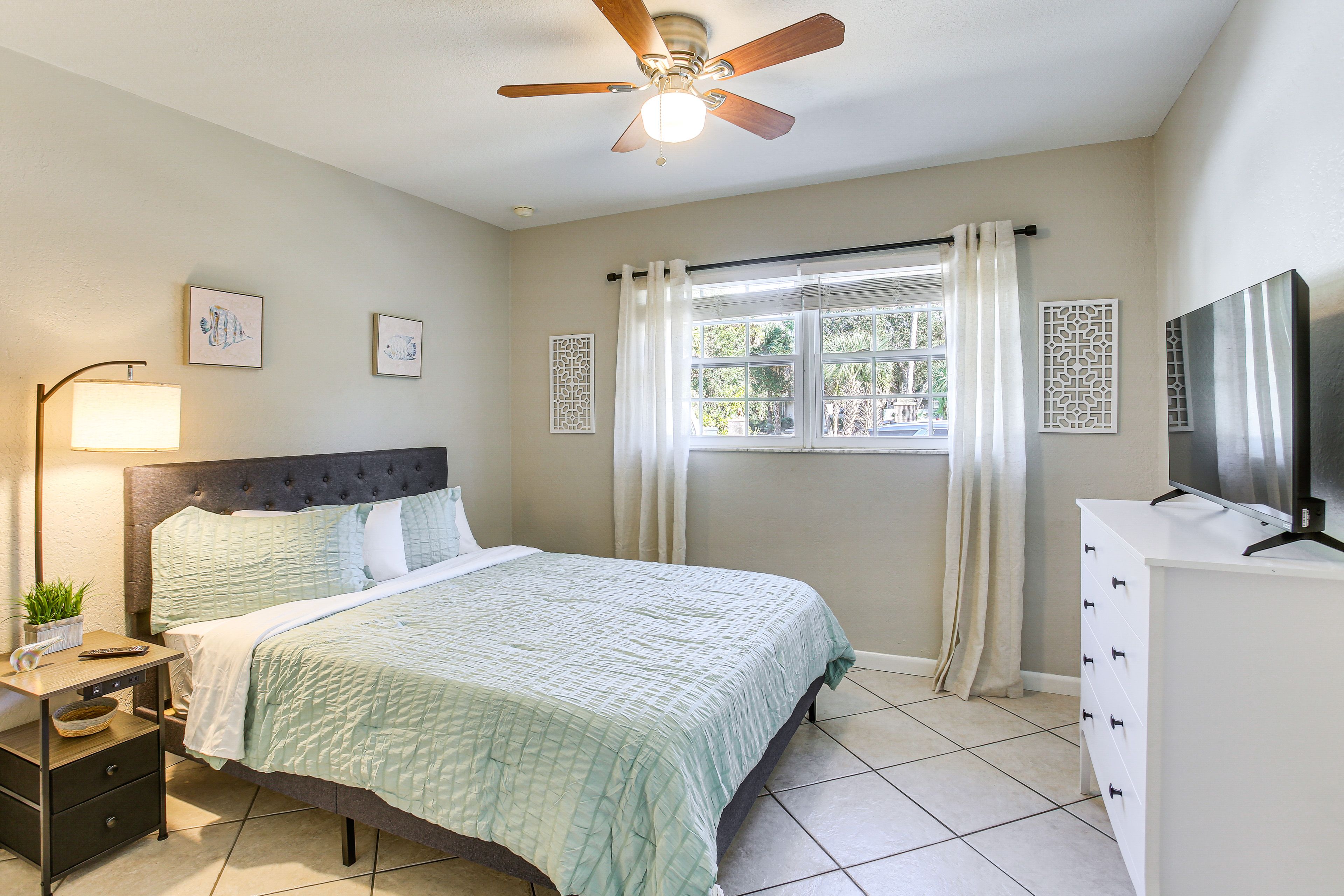 Bedroom 1 | Queen Bed | Linens Provided