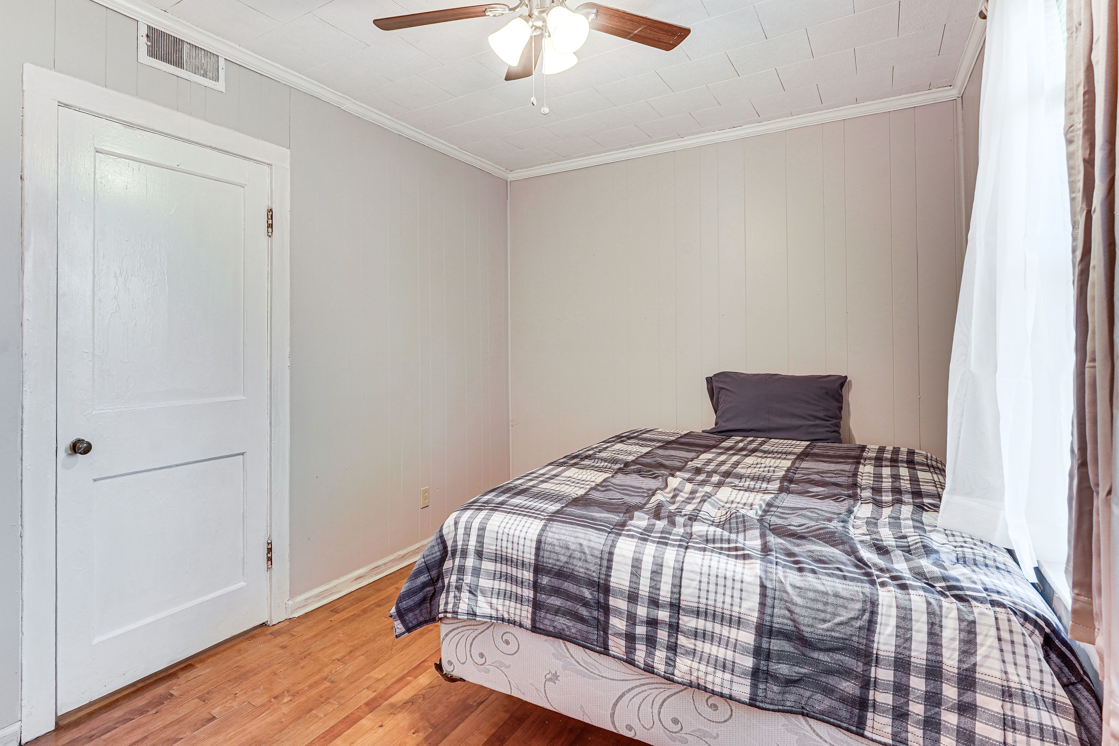 Bedroom 2 | Queen Bed