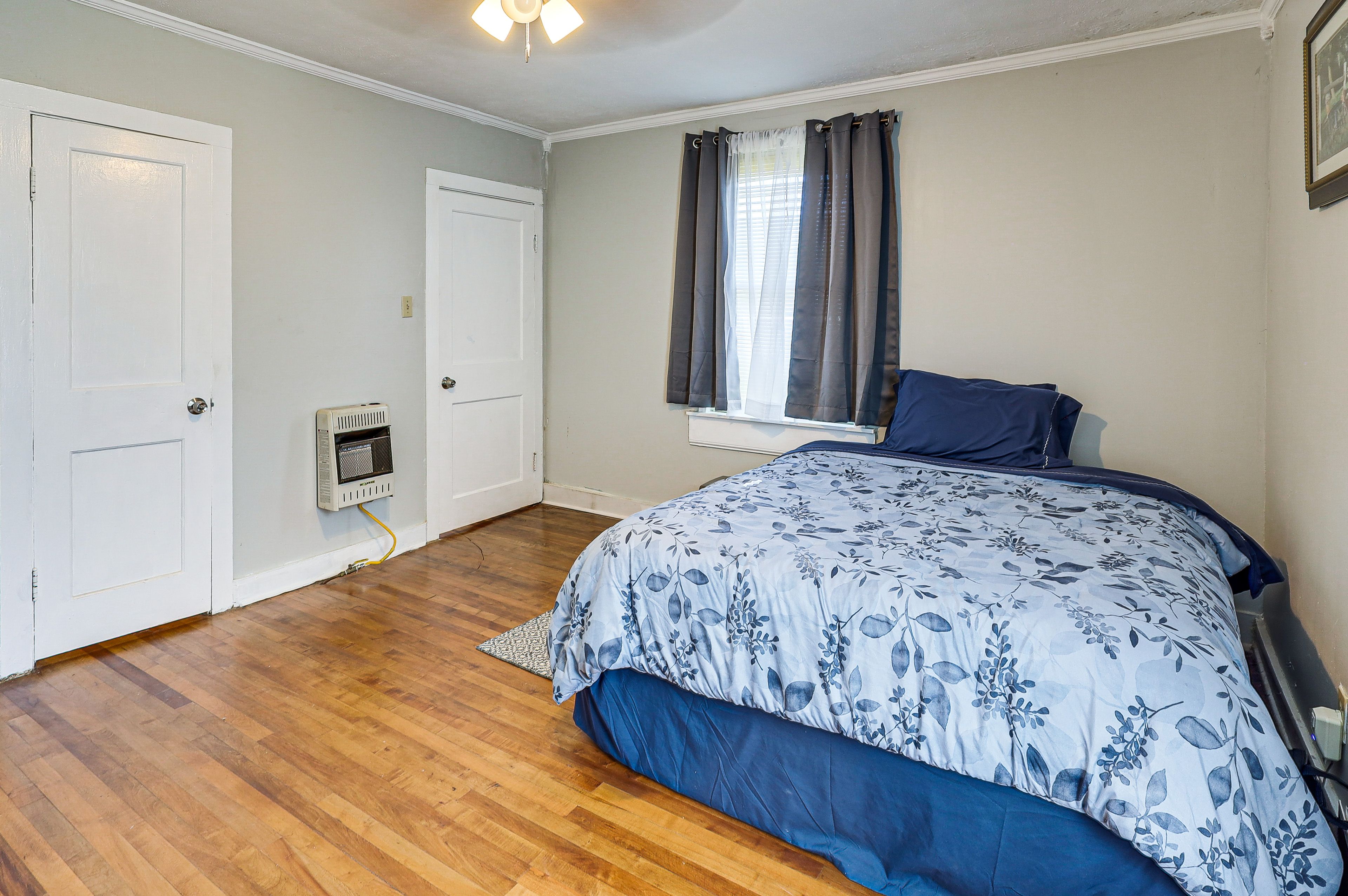 Bedroom 3 | Queen Bed