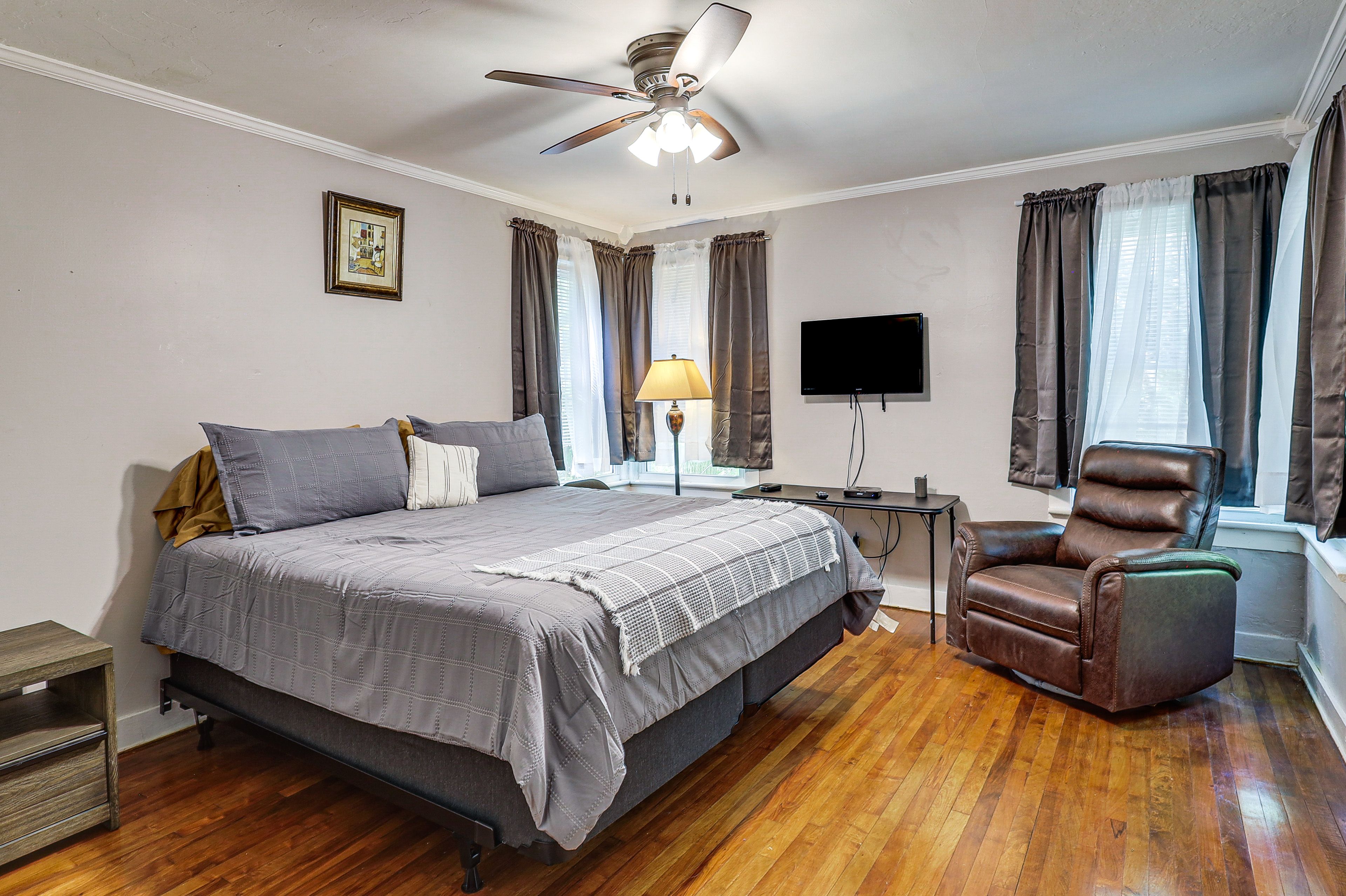 Bedroom 1 | King Bed