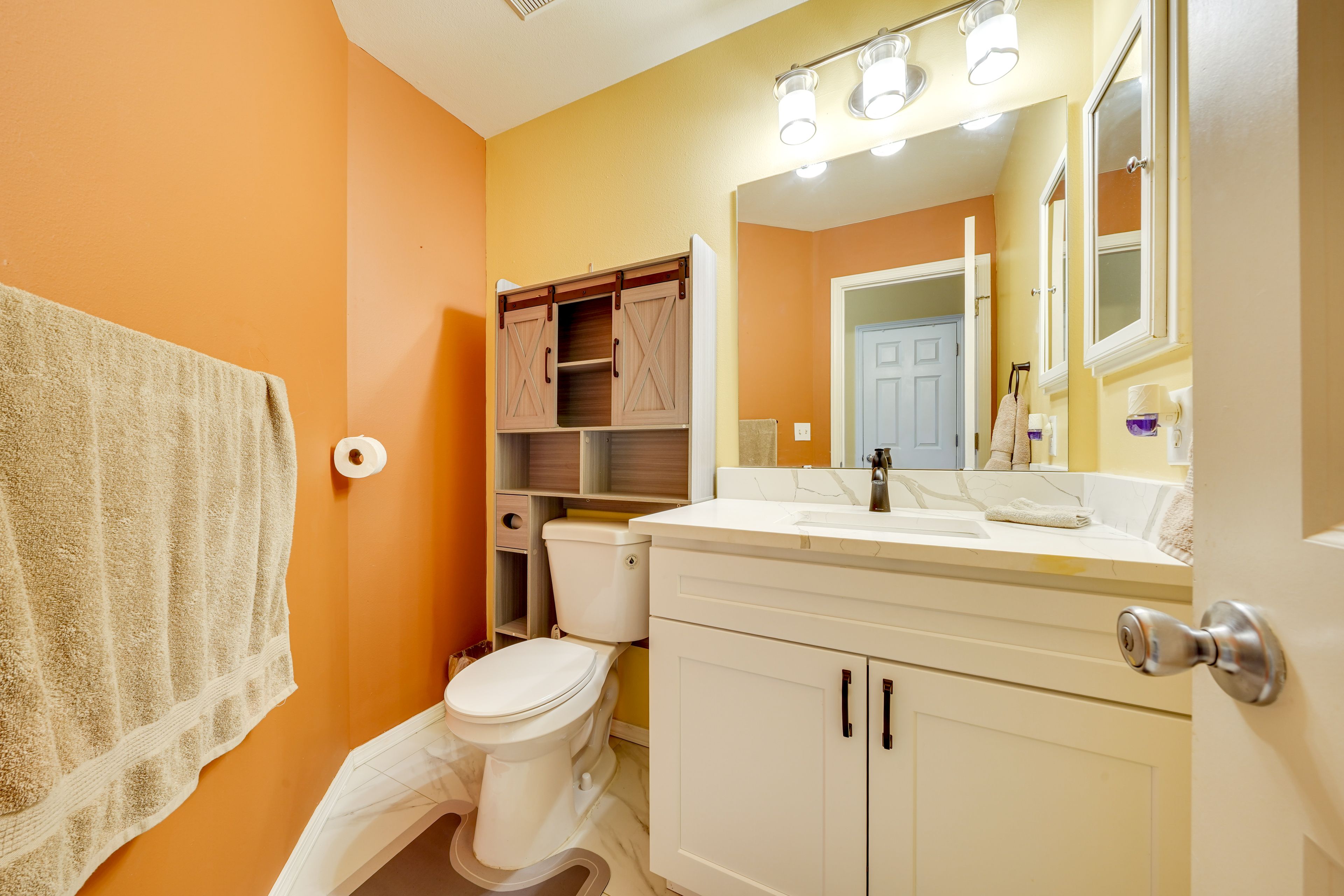 Half Bathroom | 1st Floor