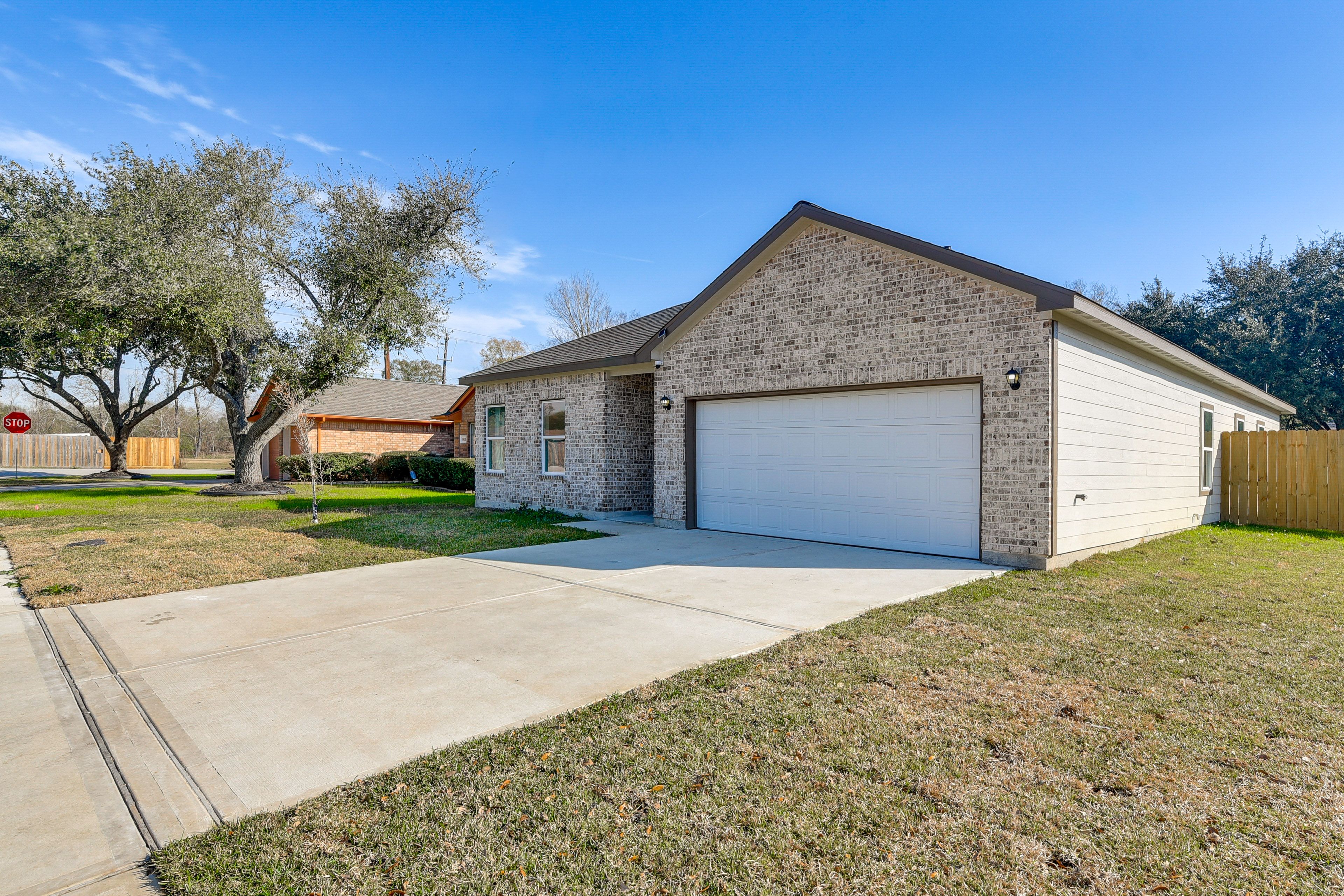 Parking | Driveway (2 Vehicles)