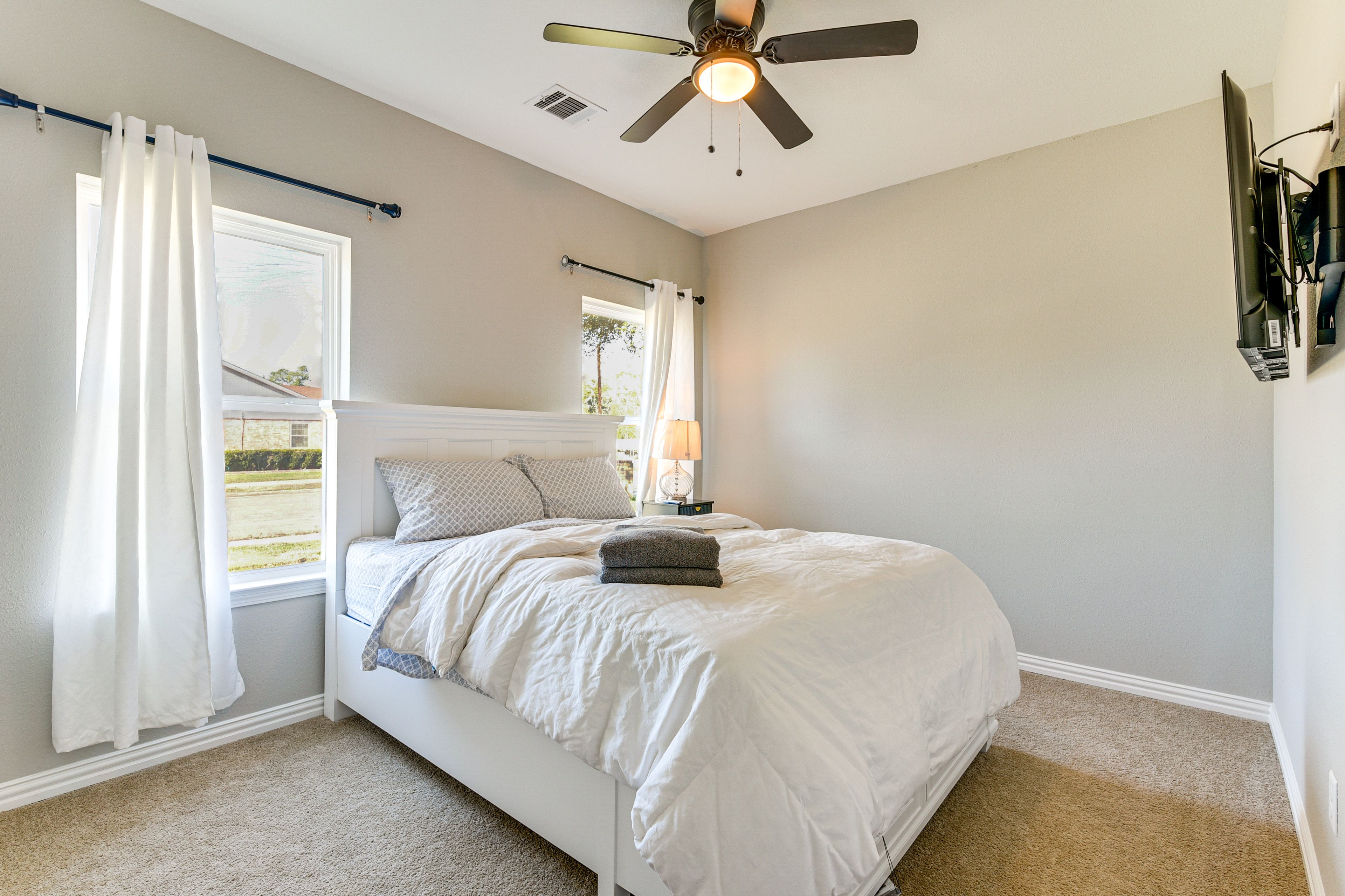 Bedroom 2 | Queen Bed