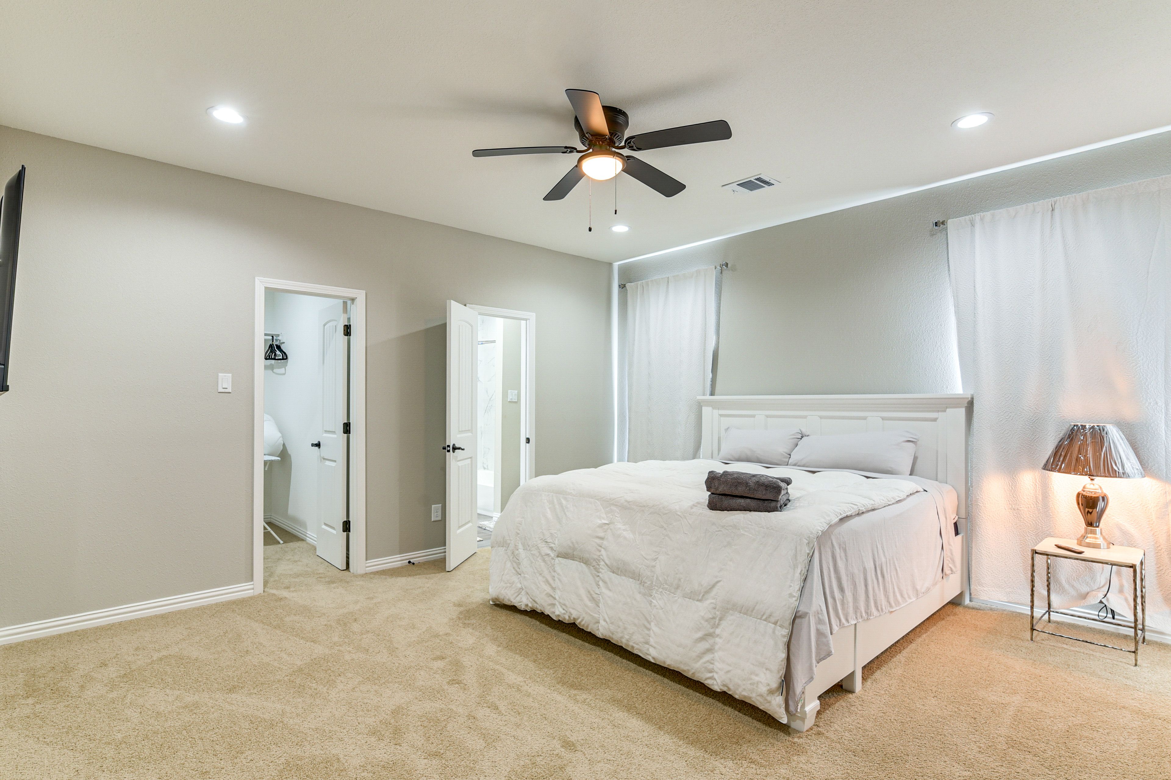 Bedroom 1 | King Bed