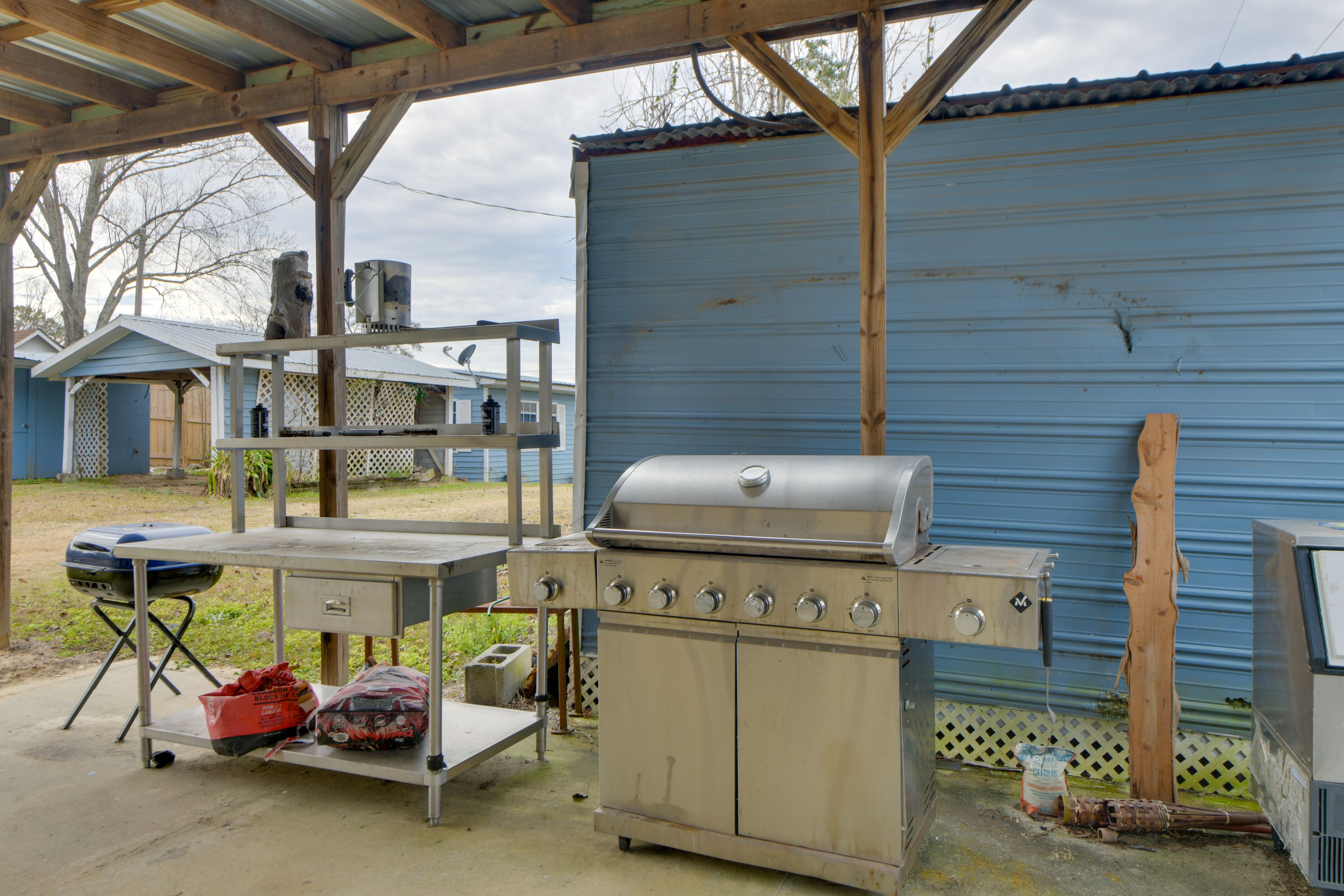 Shared Amenities | Pavilion w/ Gas & Charcoal Grills