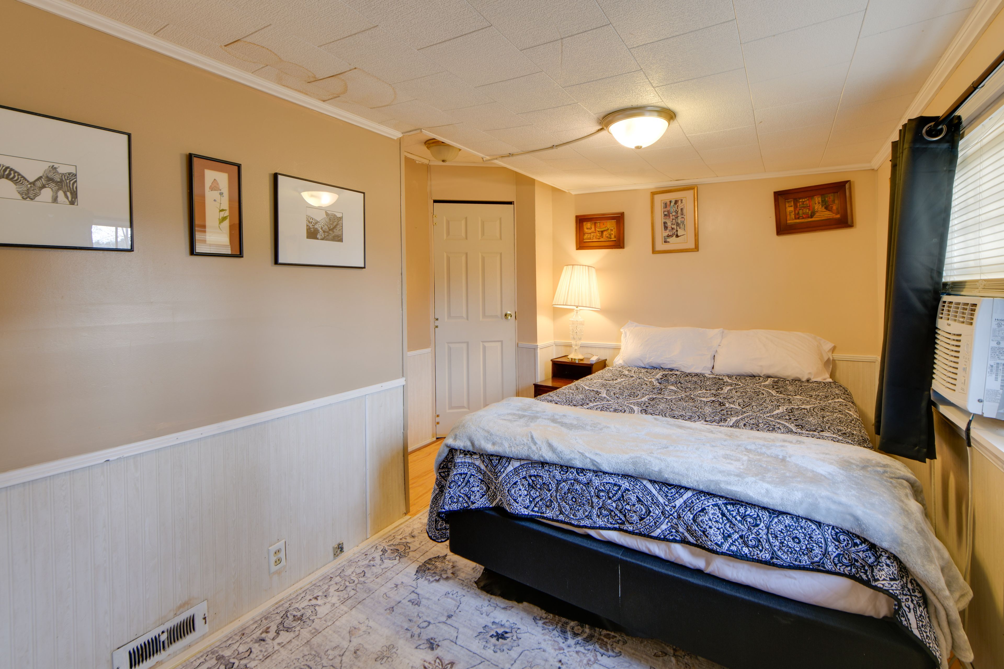 Bedroom 1 | Queen Bed | Smart TV | Linens Provided