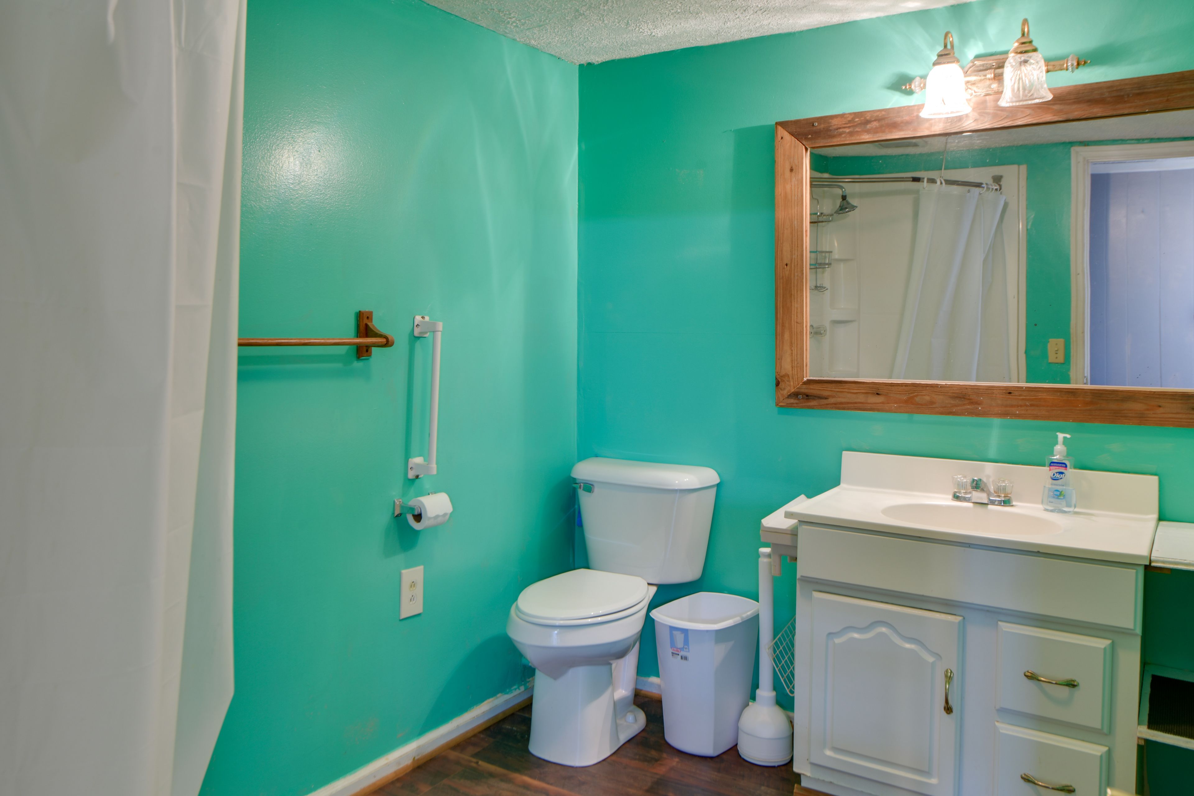 Bathroom | Complimentary Toiletries | Hair Dryer