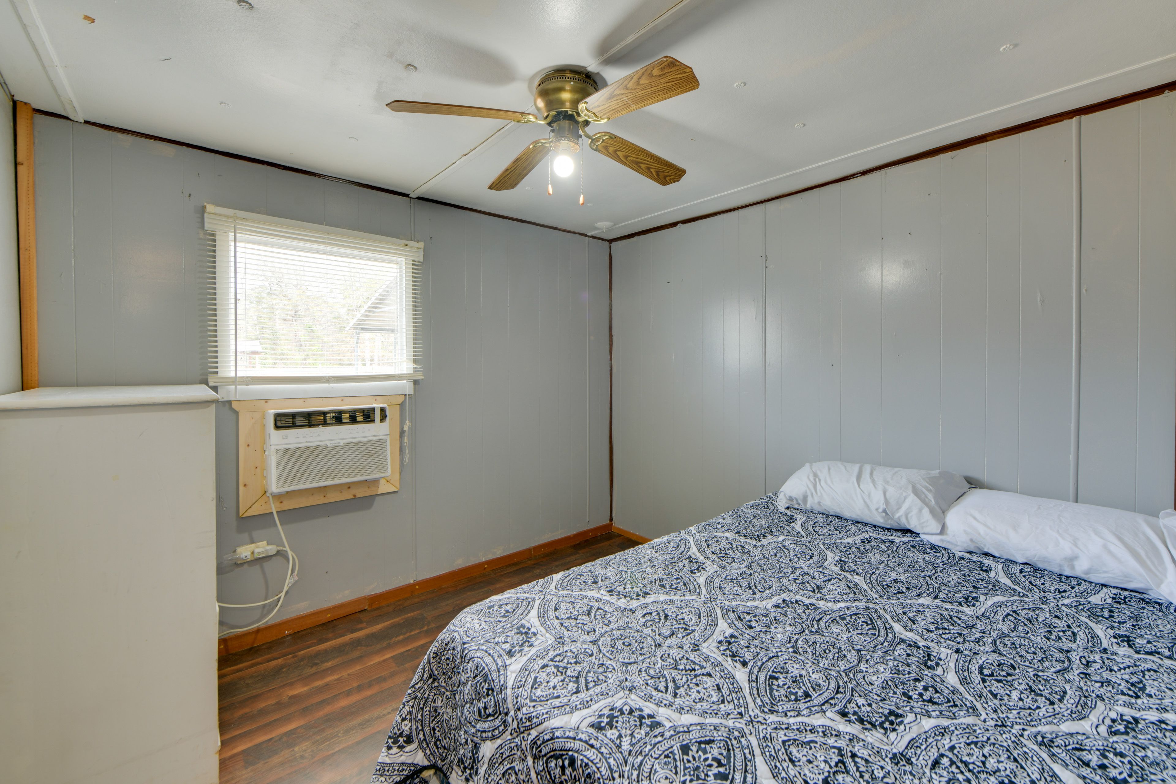 Bedroom 3 | Queen Bed