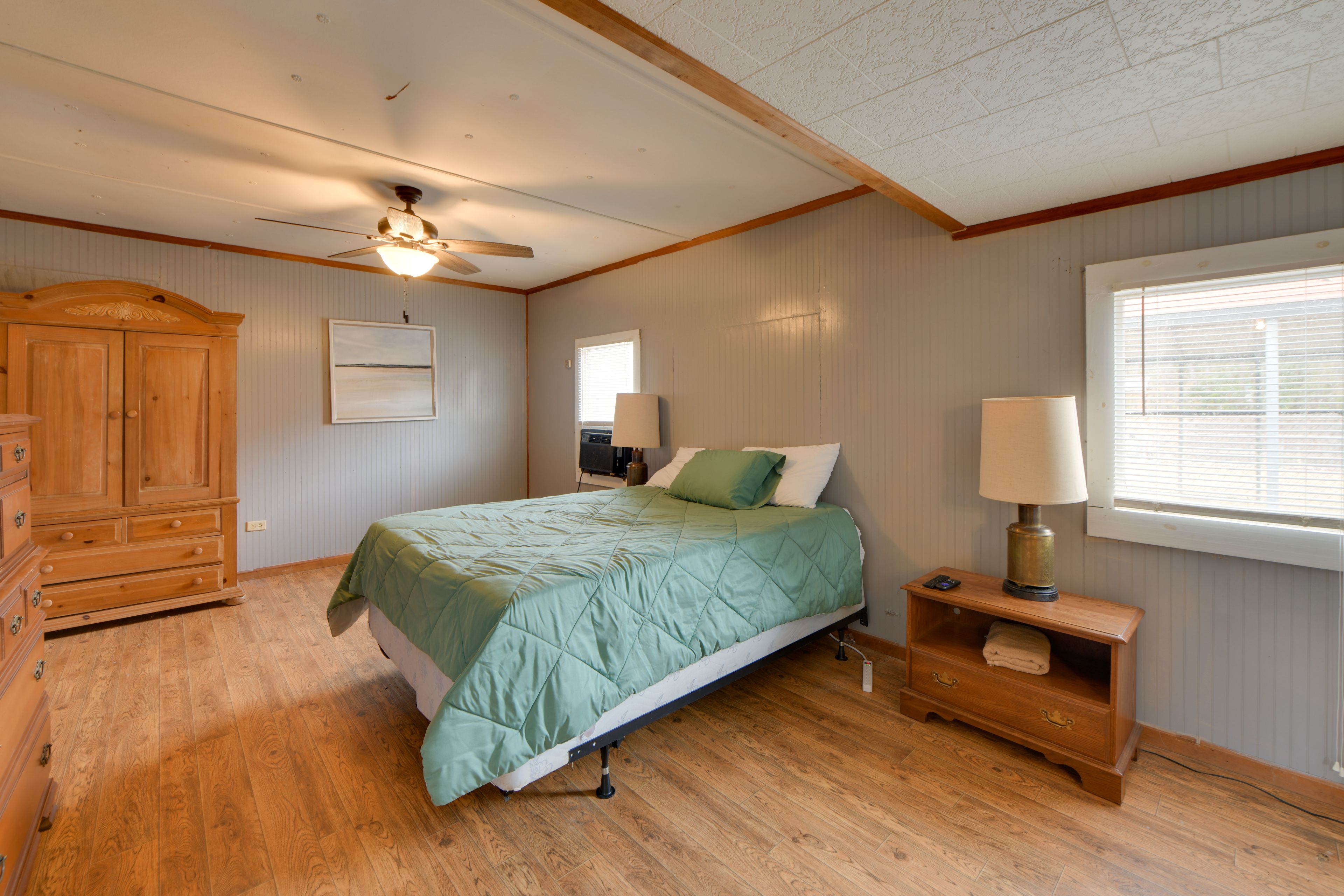 Bedroom 1 | Queen Bed | Smart TV | Linens Provided