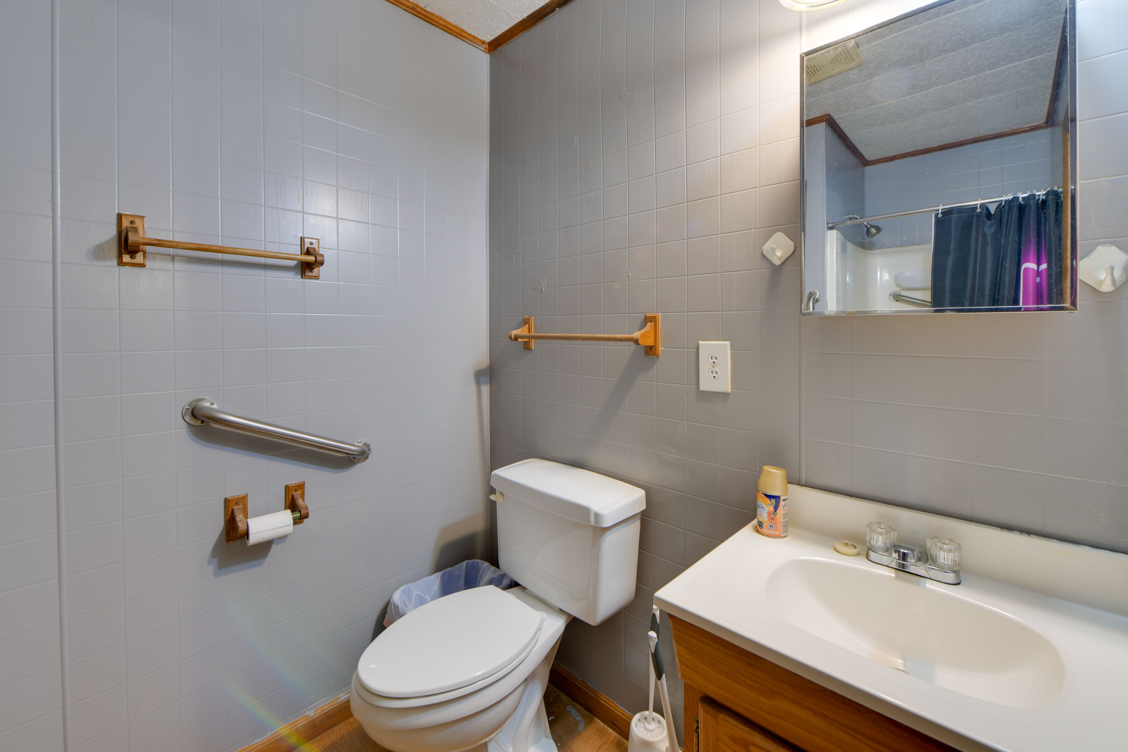 Bathroom | Towels Provided | Complimentary Toiletries | Hair Dryer