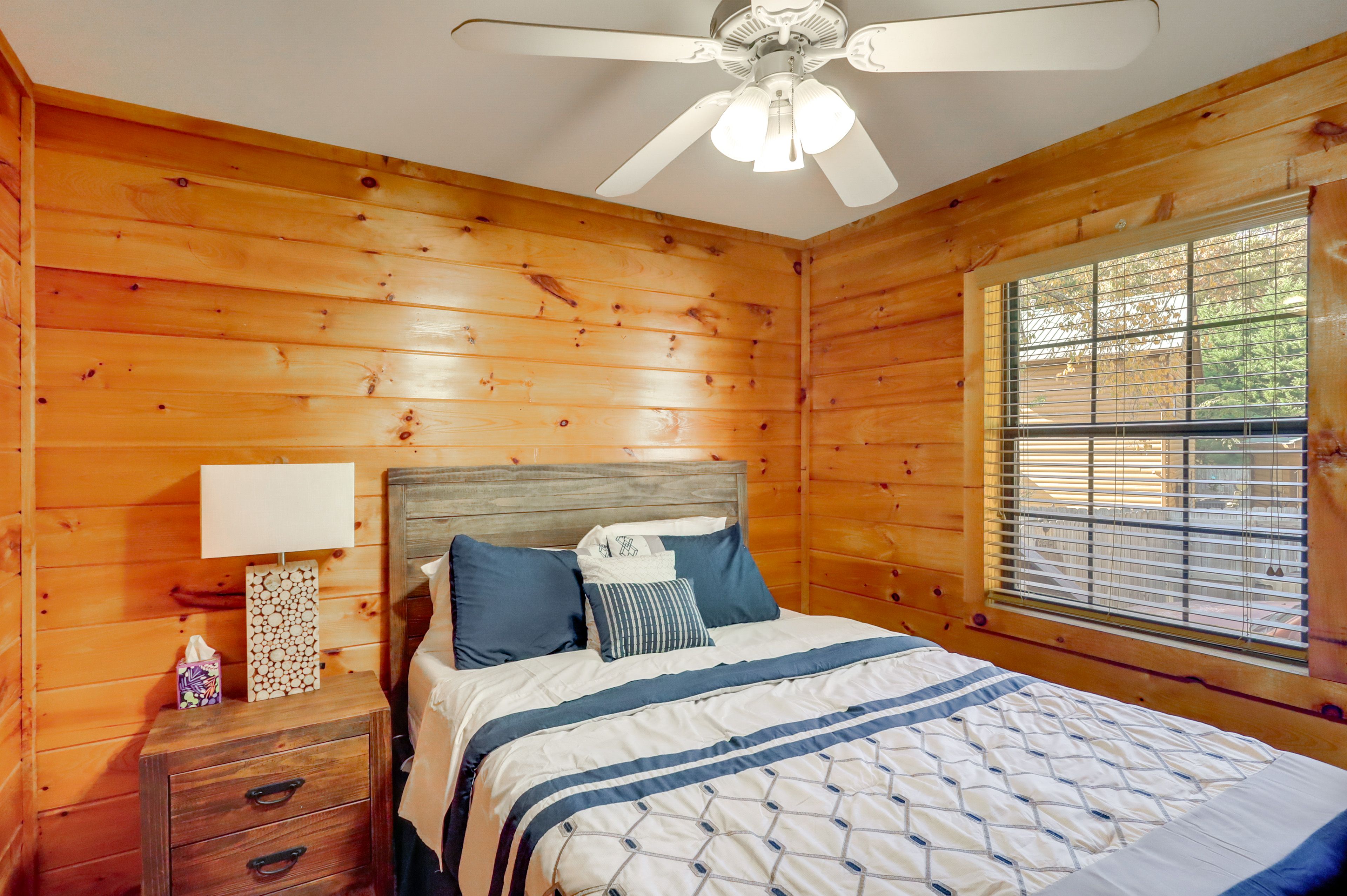 Bedroom 1 | Main Level | Queen Bed | Linens Provided