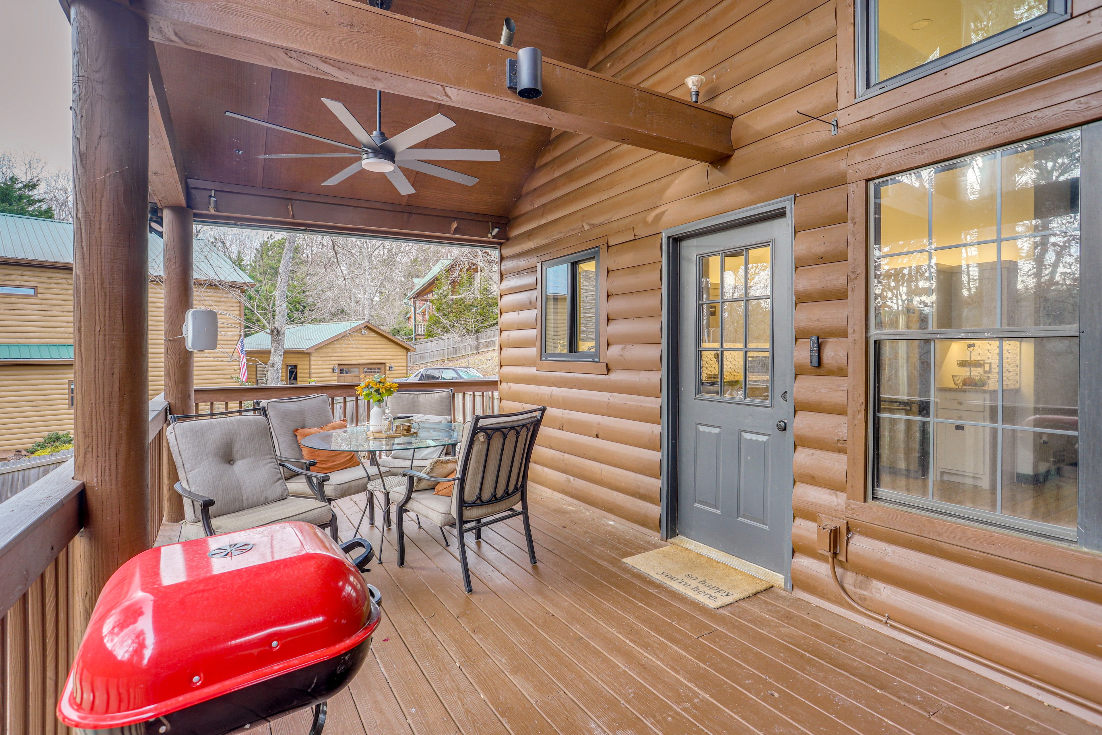 Deck | Outdoor Dining