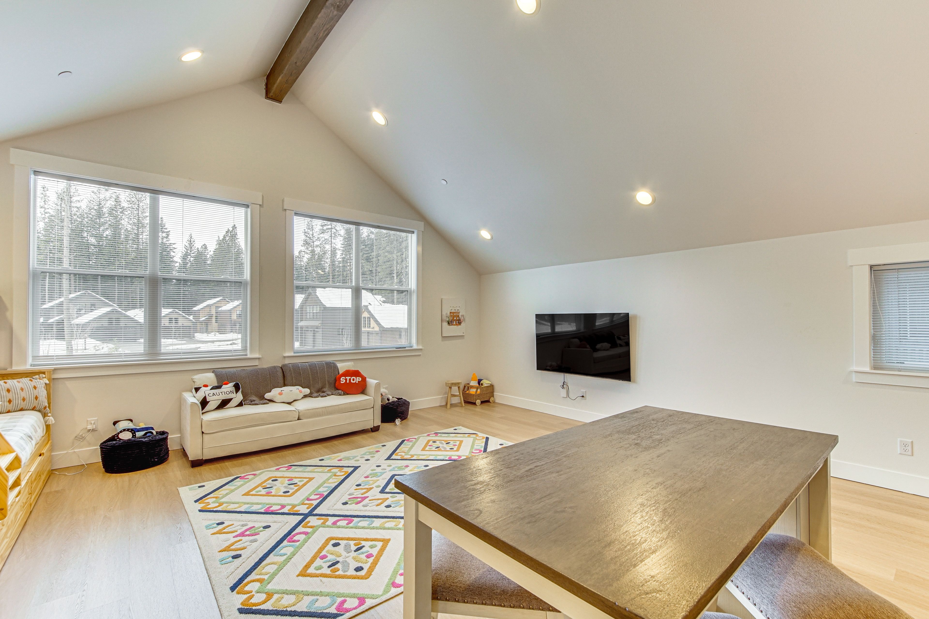 Detached Studio | Dining Area | Dishware/Flatware