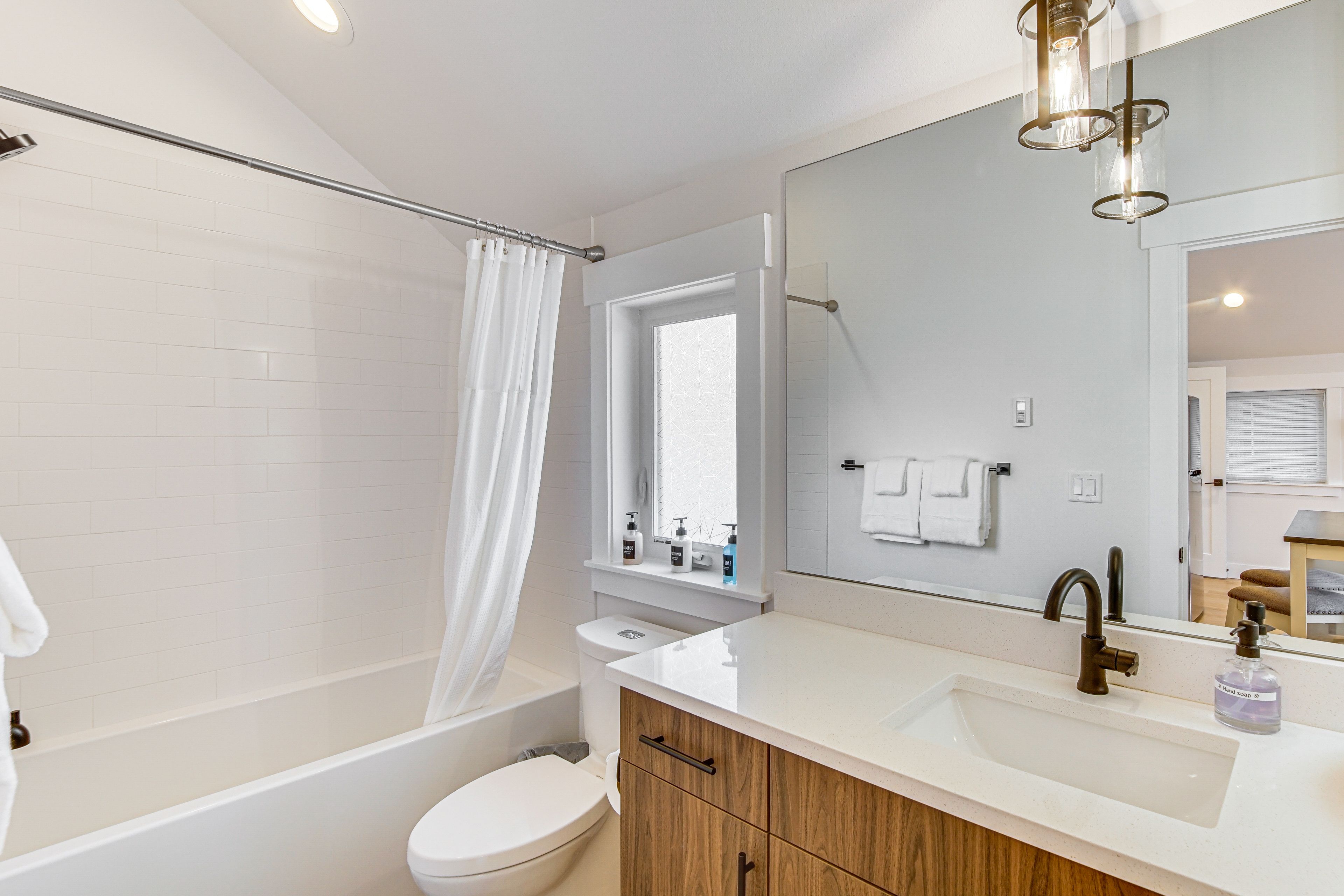 Detached Studio | Full Bathroom