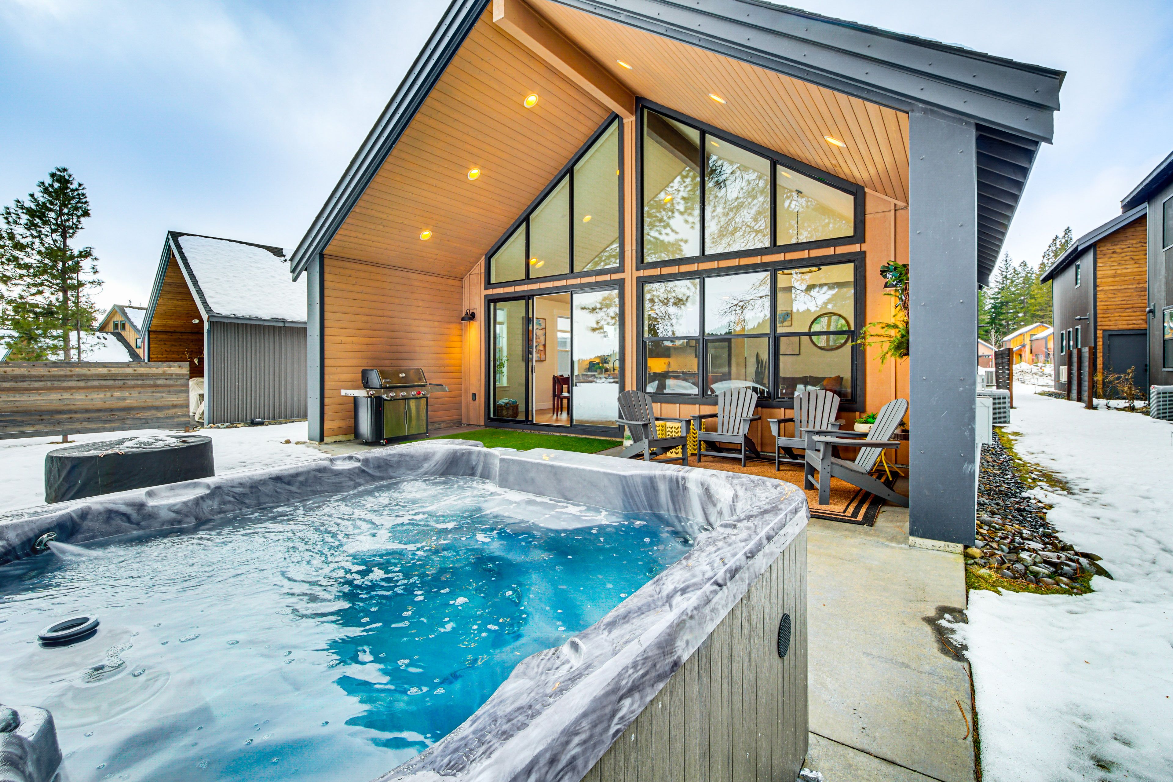 Cle Elum Vacation Rental | 4BR | 3.5BA | 1 Step Required | 2,340 Sq Ft