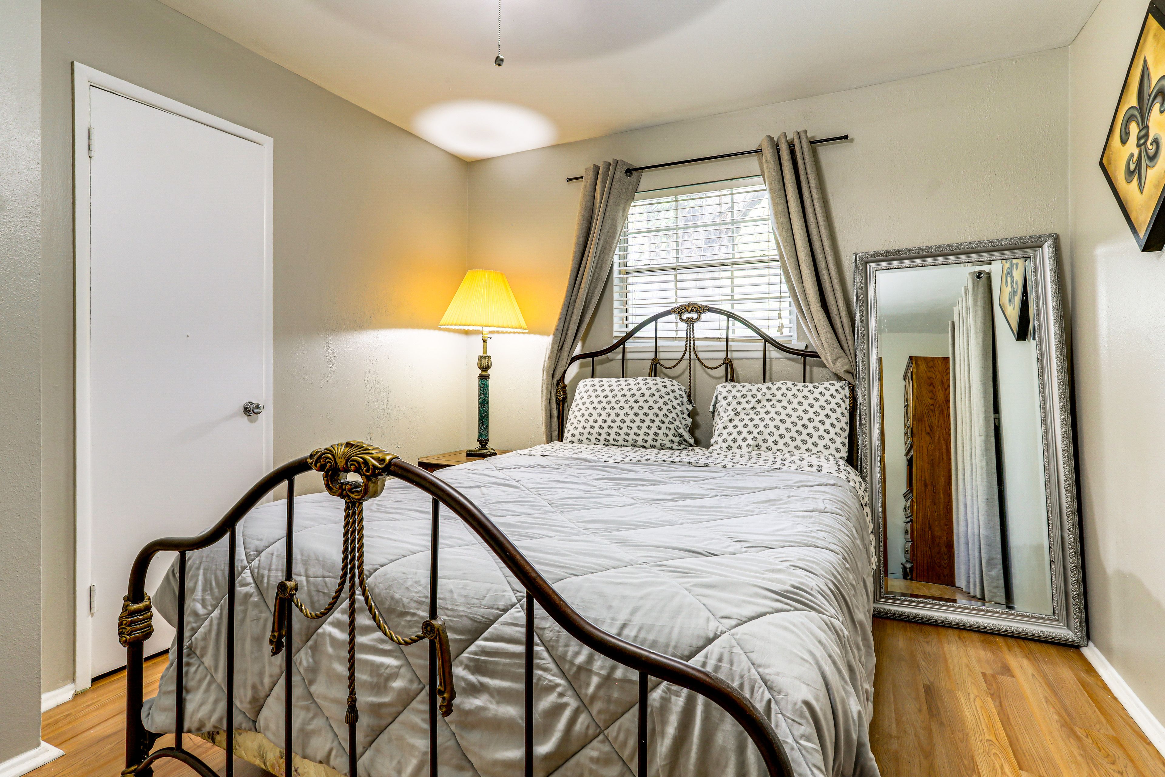 Bedroom 2 | Queen Bed