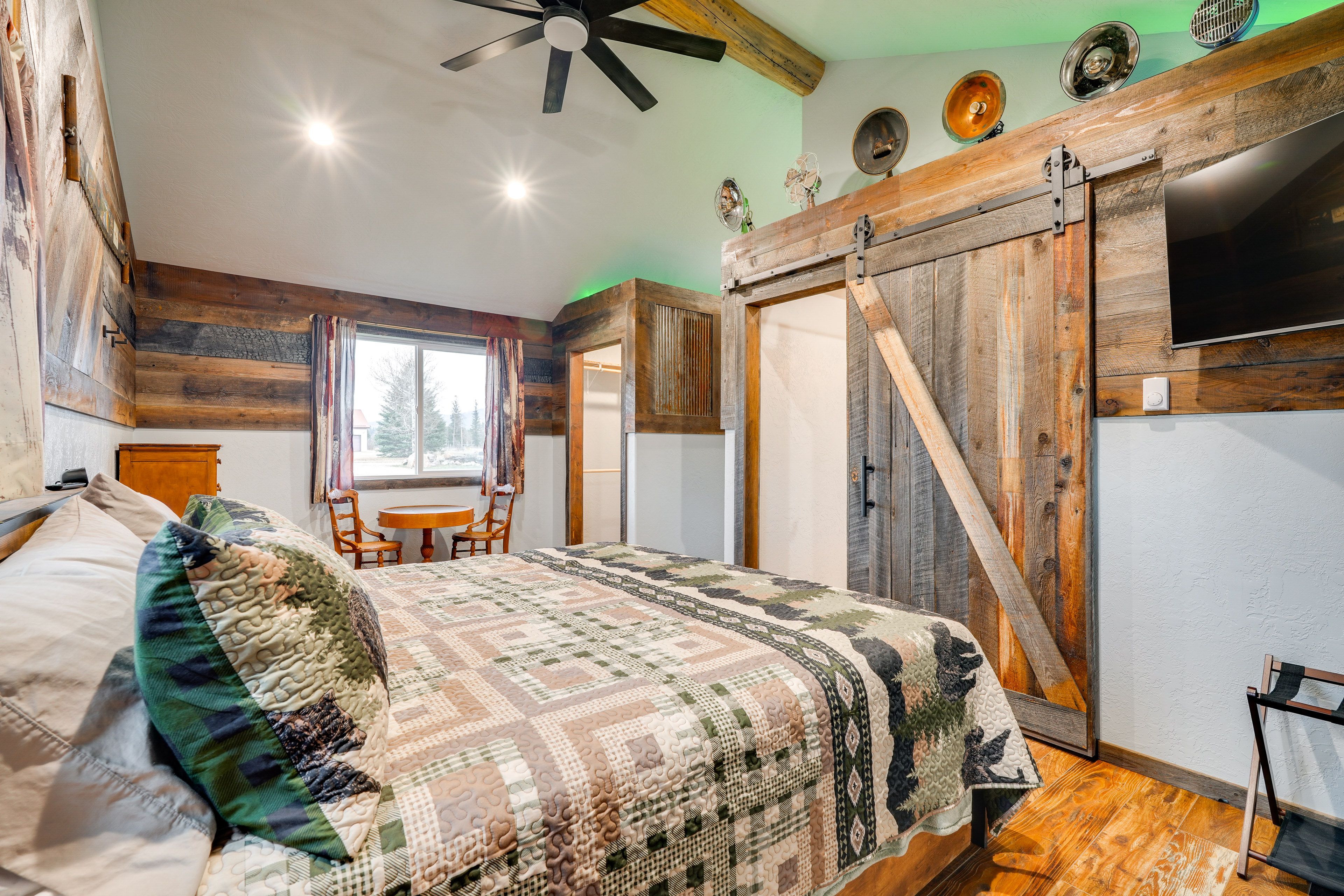 Bedroom 1 | 1st Floor | King Bed | Smart TV