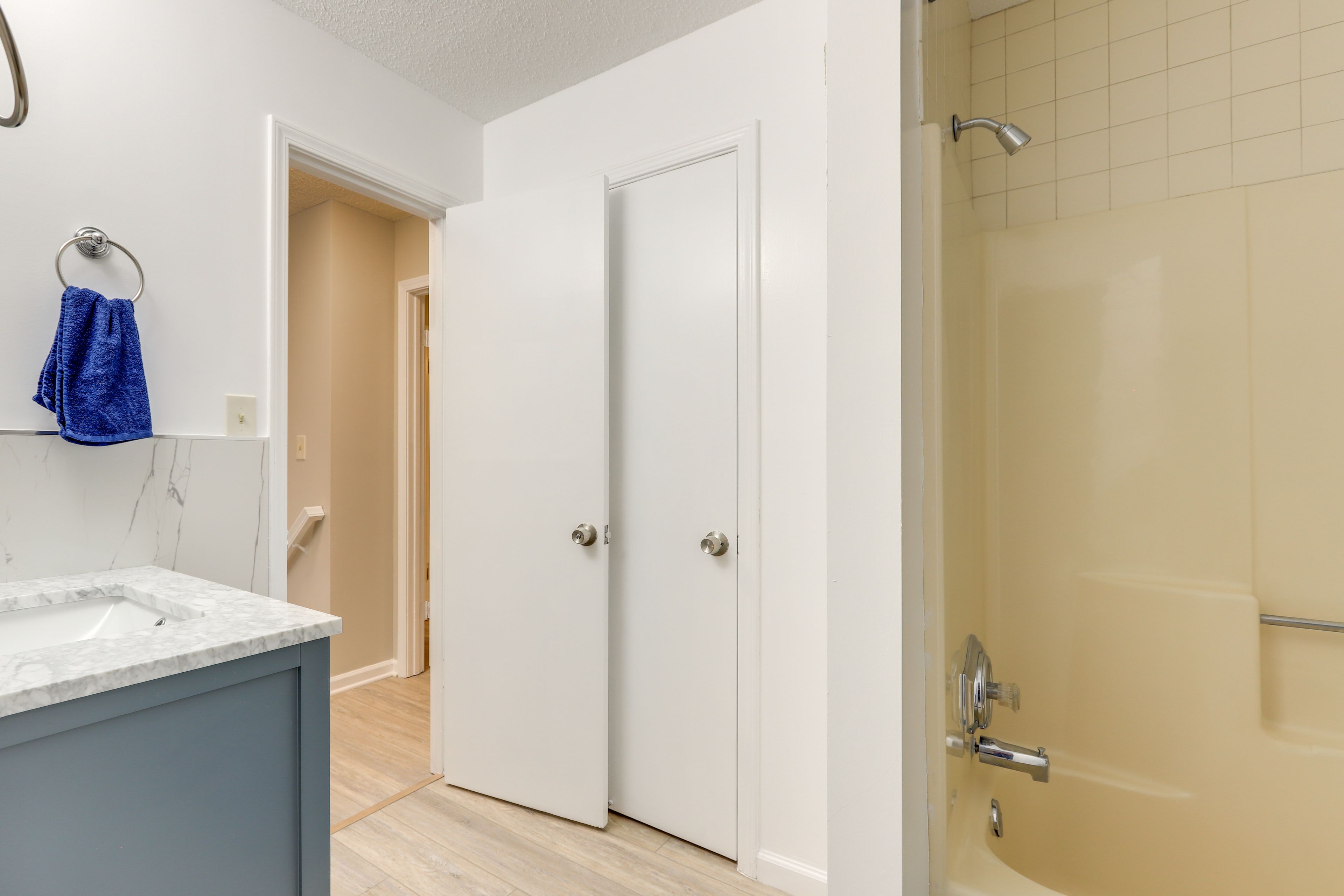 Full Bath | 2nd Floor