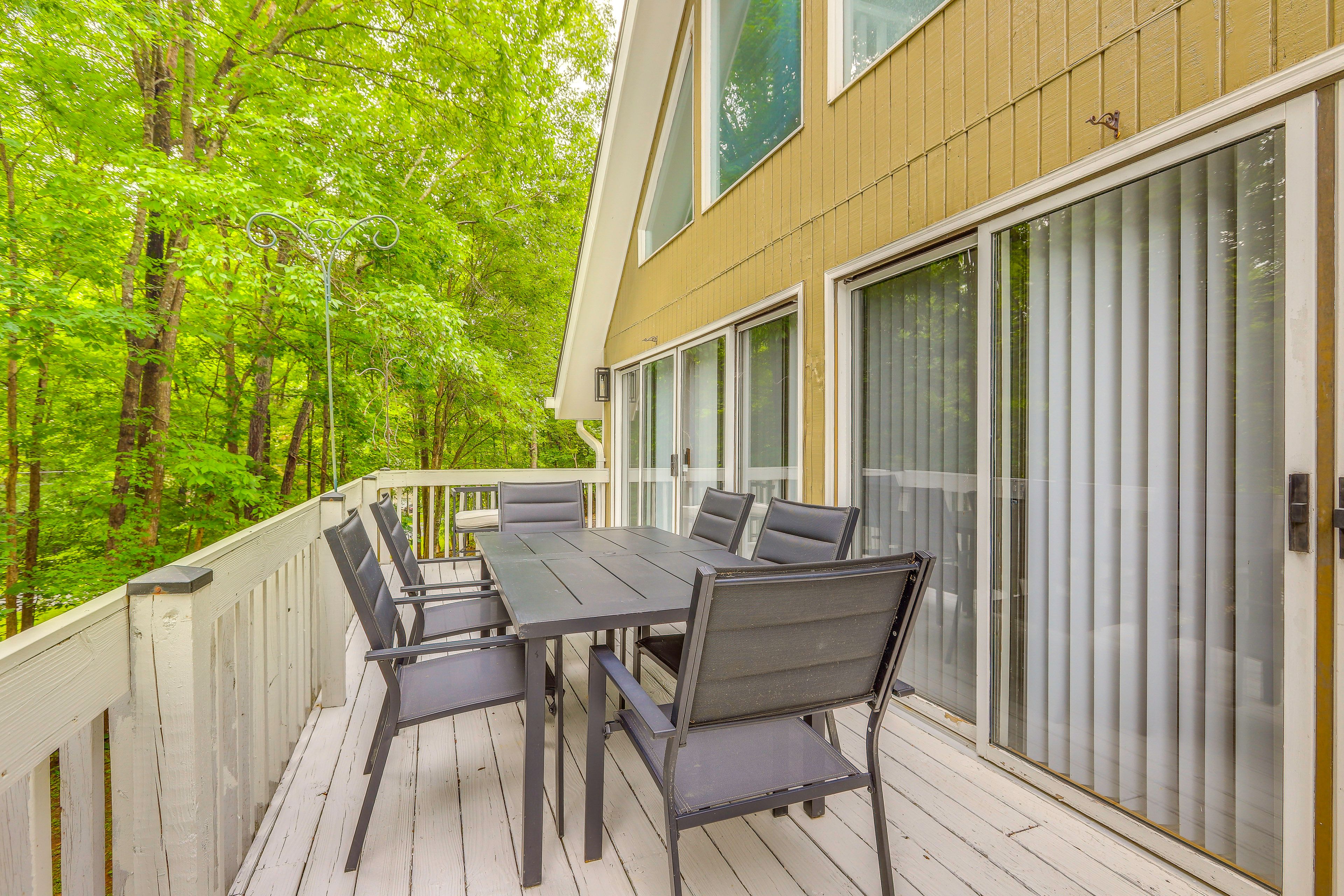 Furnished Deck | Outdoor Dining