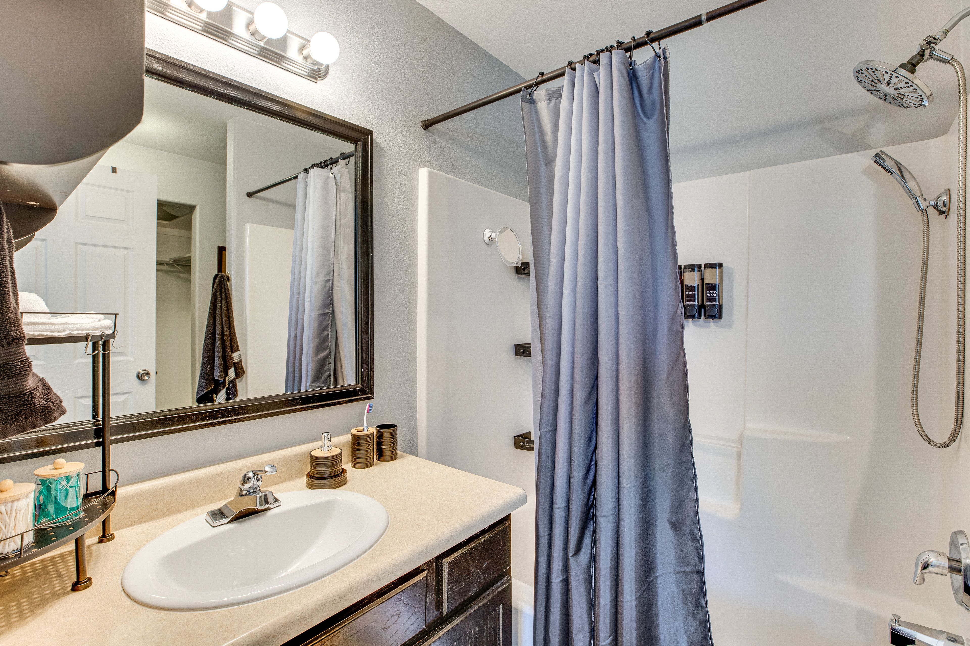 Full Bathroom | 2nd Floor