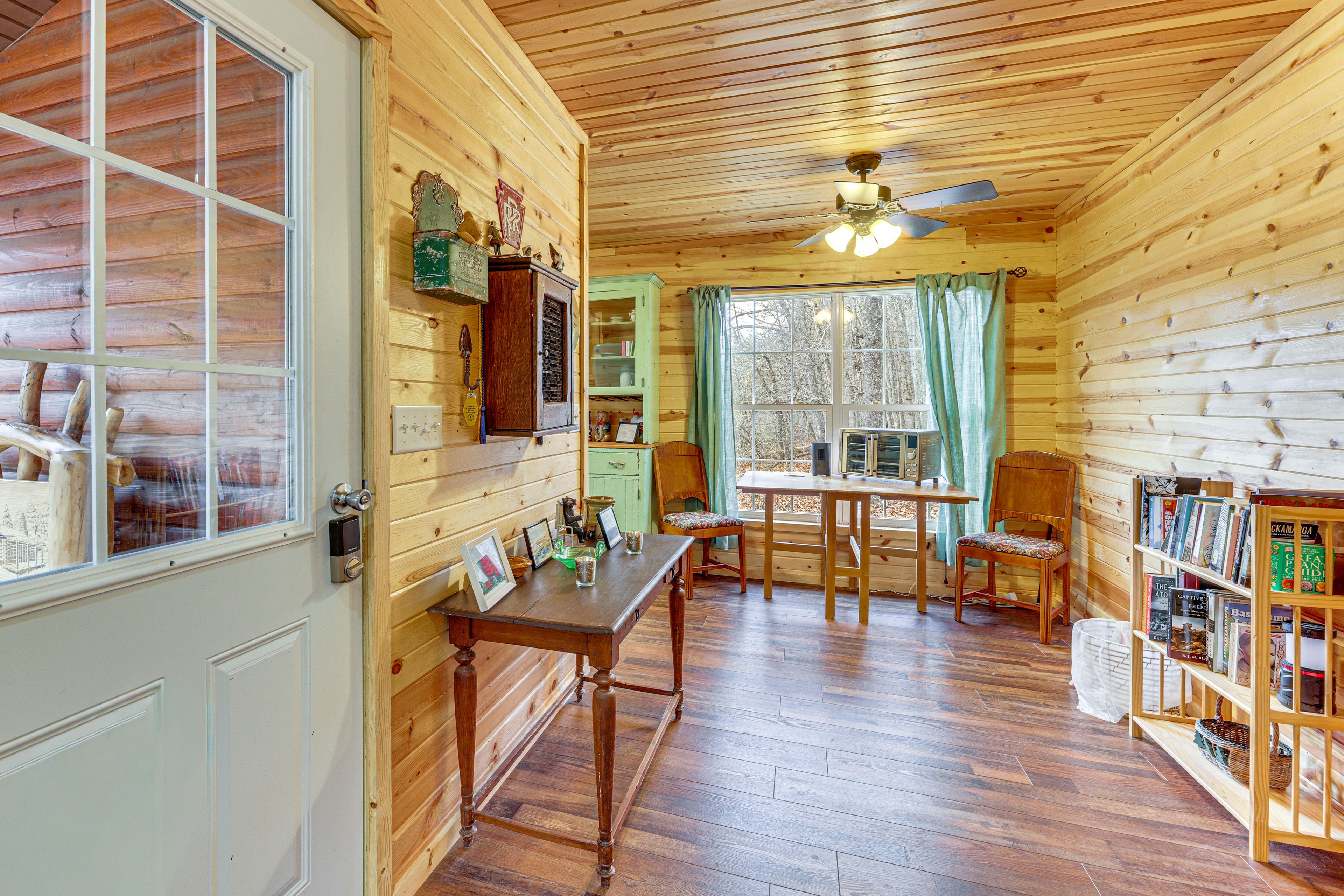 Dining Area | Dishware & Flatware