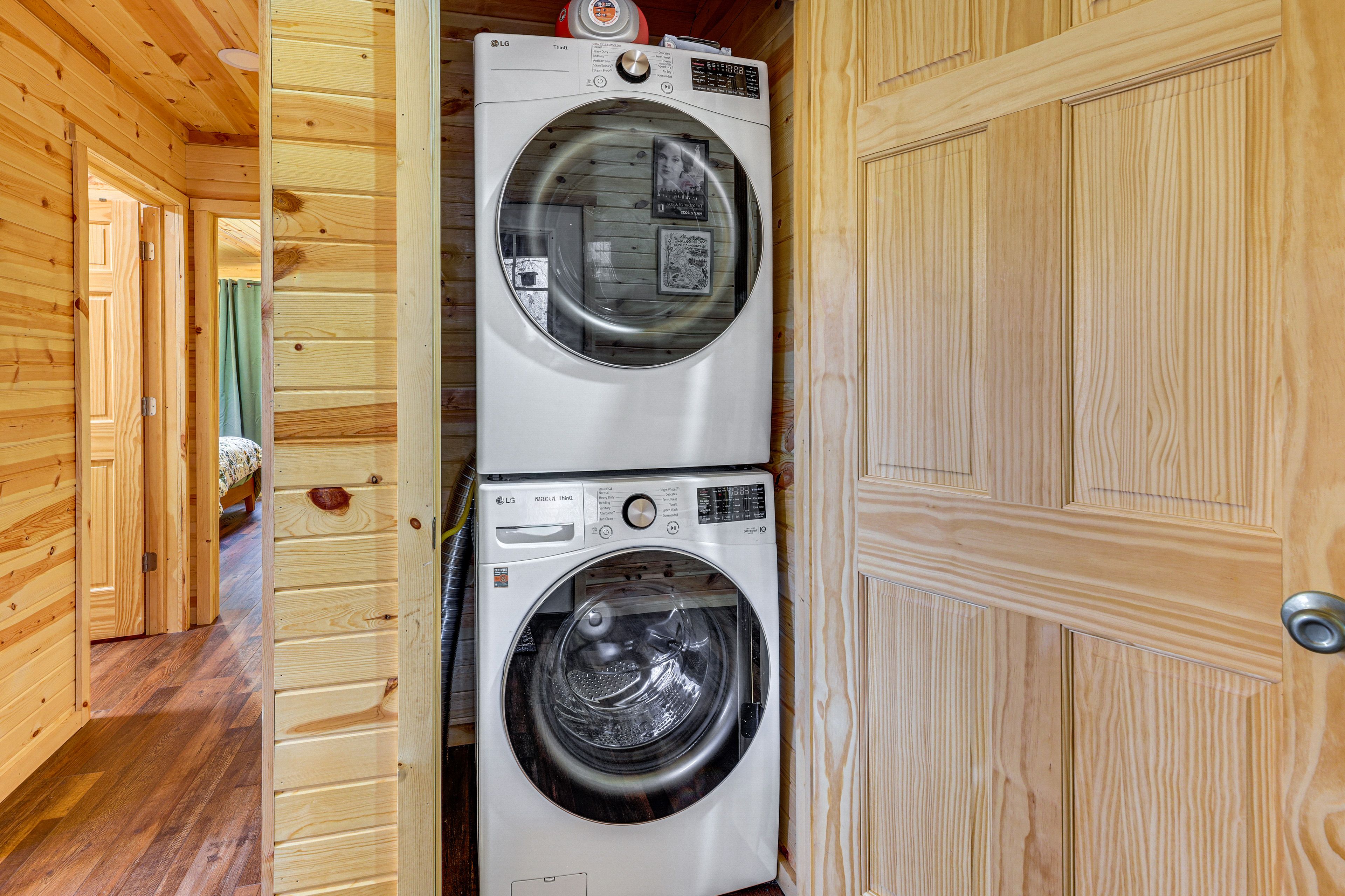 Laundry Closet | Washer & Dryer