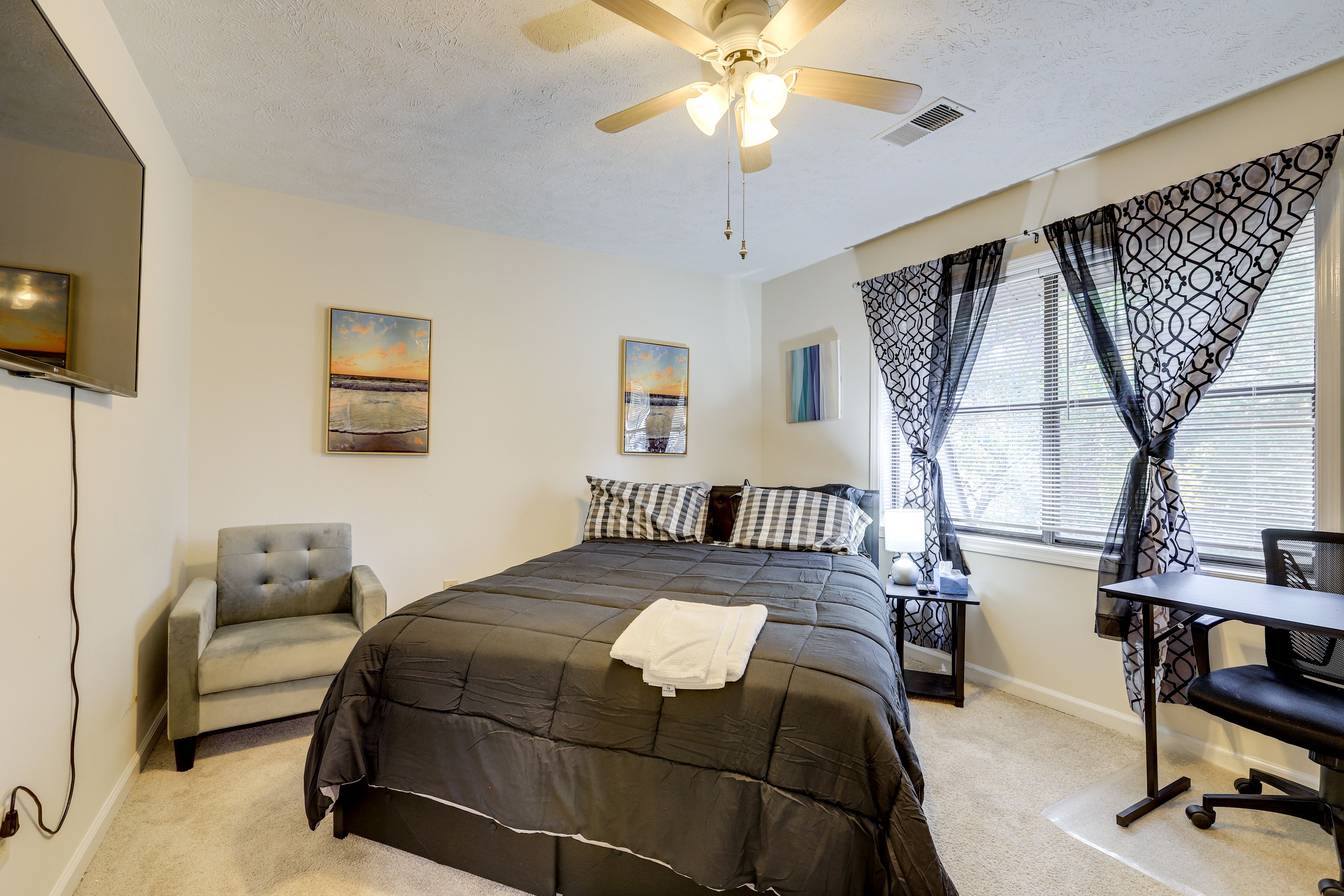 Bedroom 4 | 2nd Floor | Queen Bed | Workspace