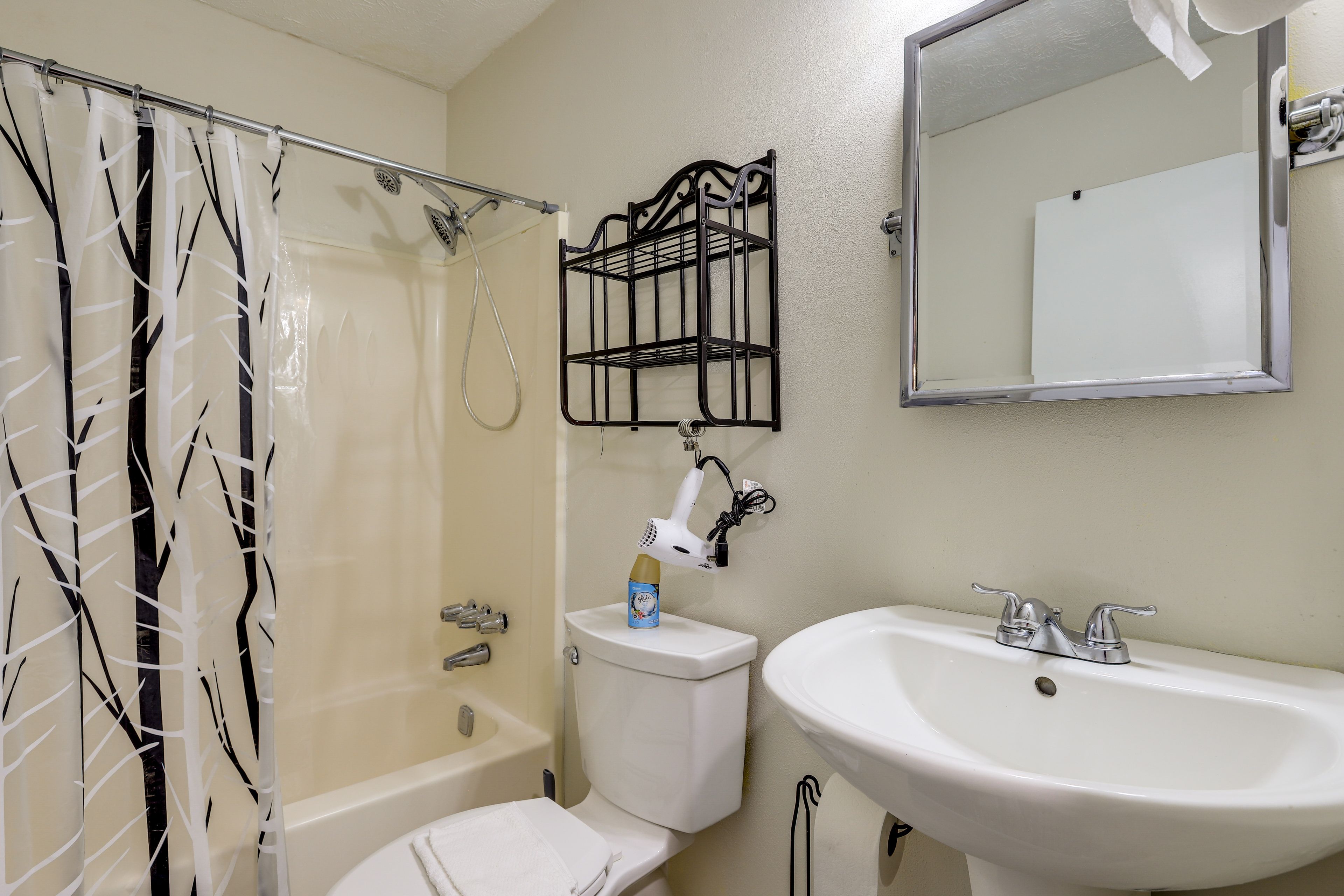 Full Bathroom | 2nd Floor