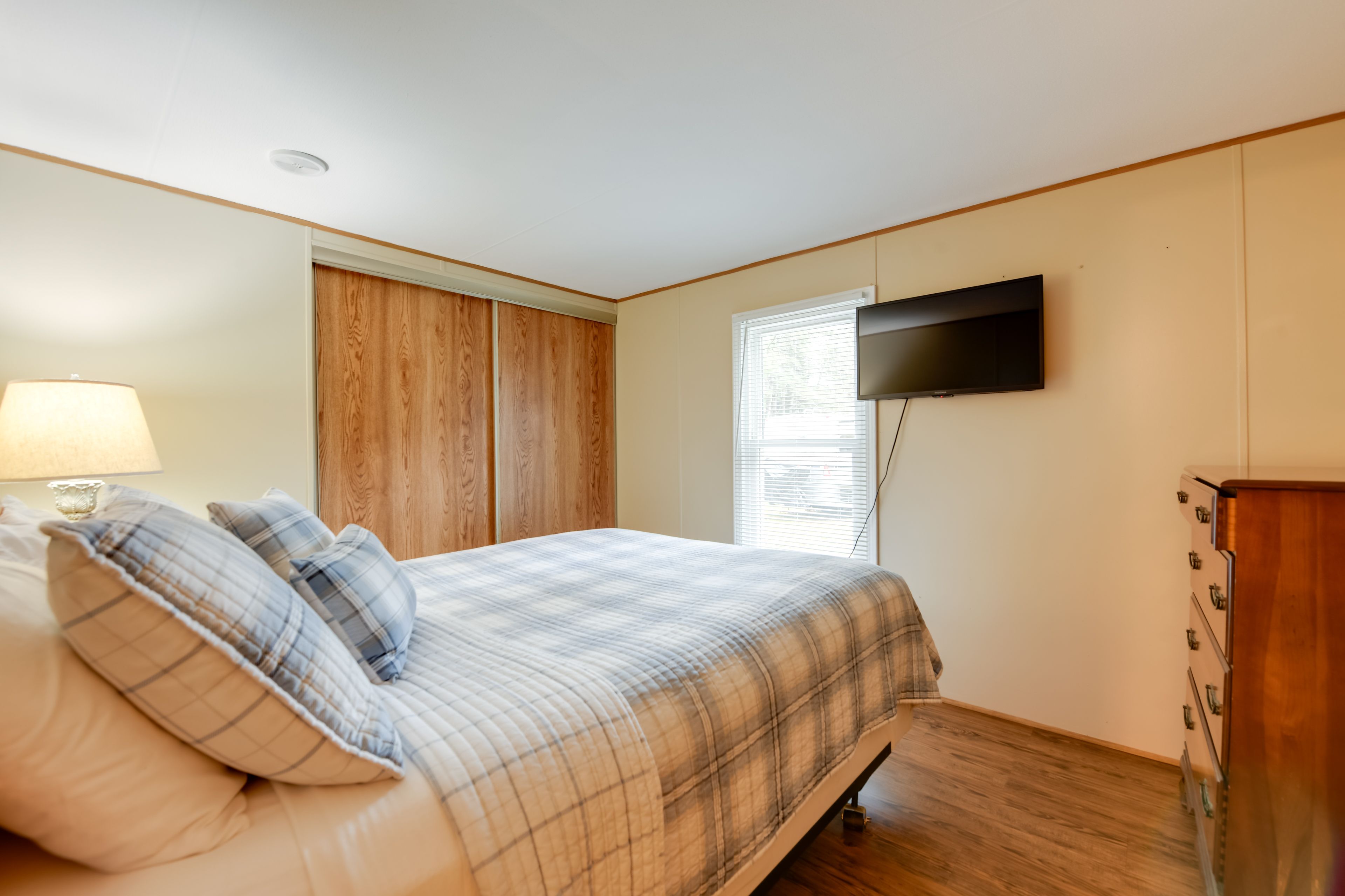 Bedroom 2 | Queen Bed