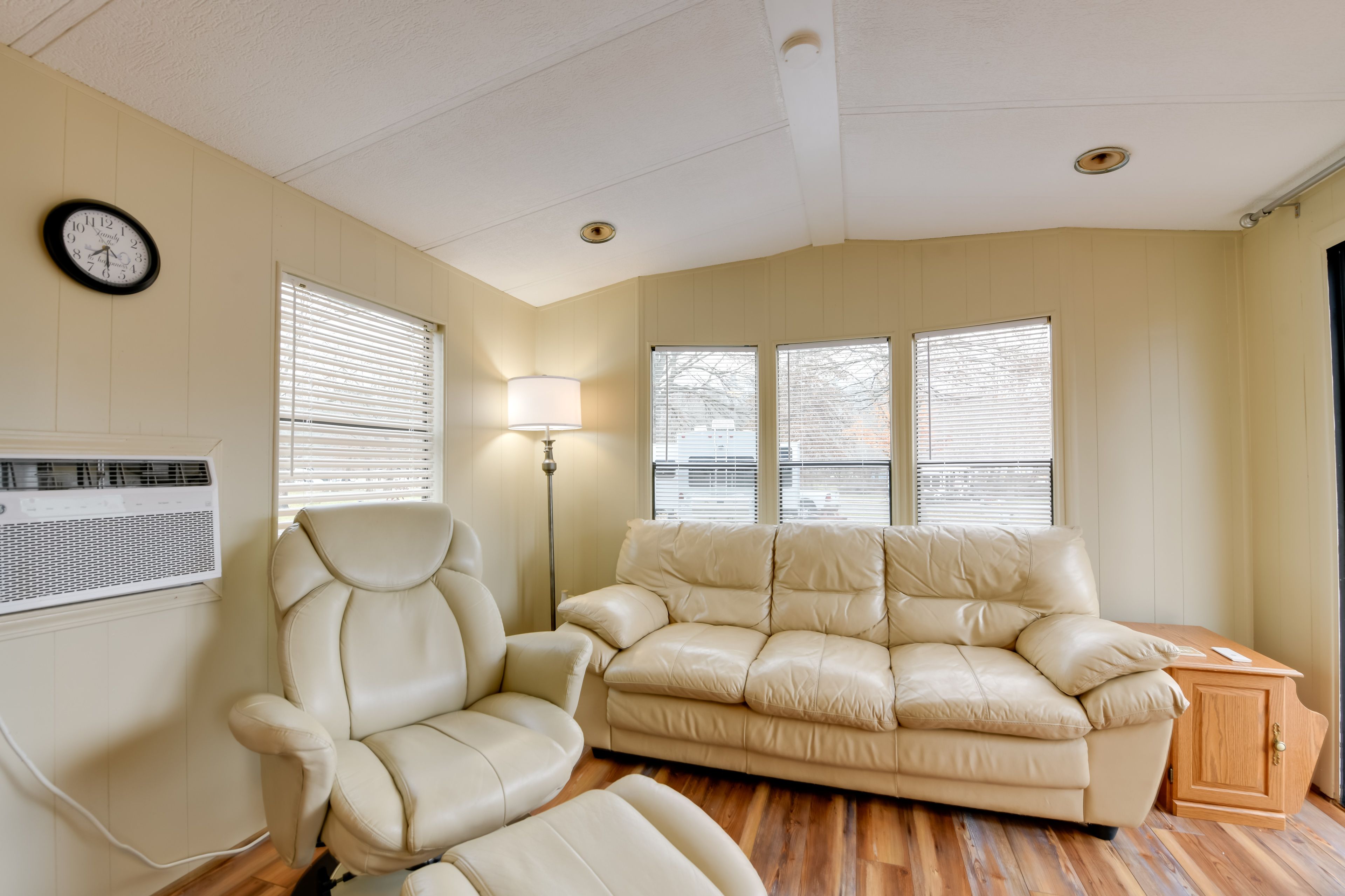 Living Room | Free WiFi | Central Heat