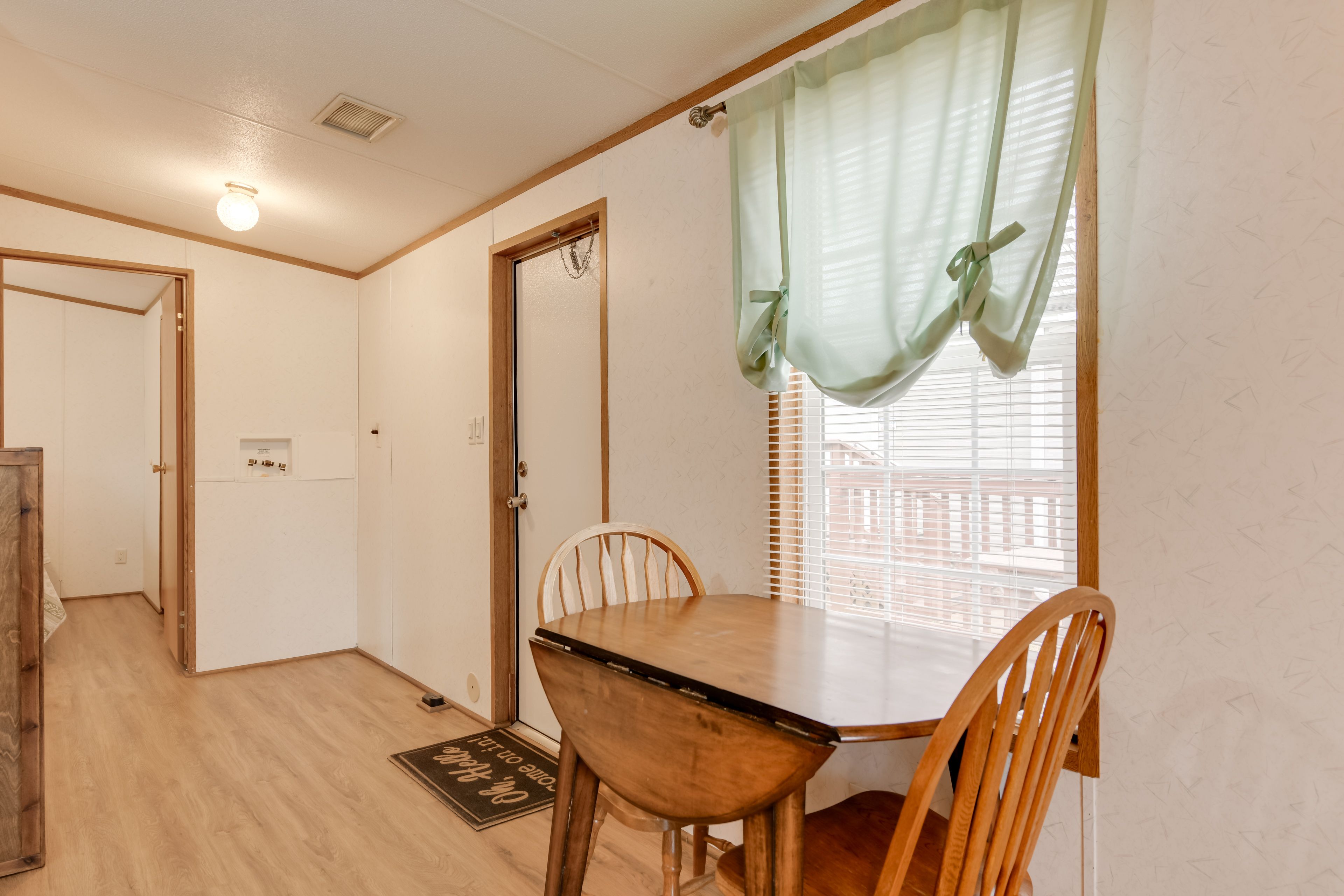 Dining Area | Dishware & Flatware