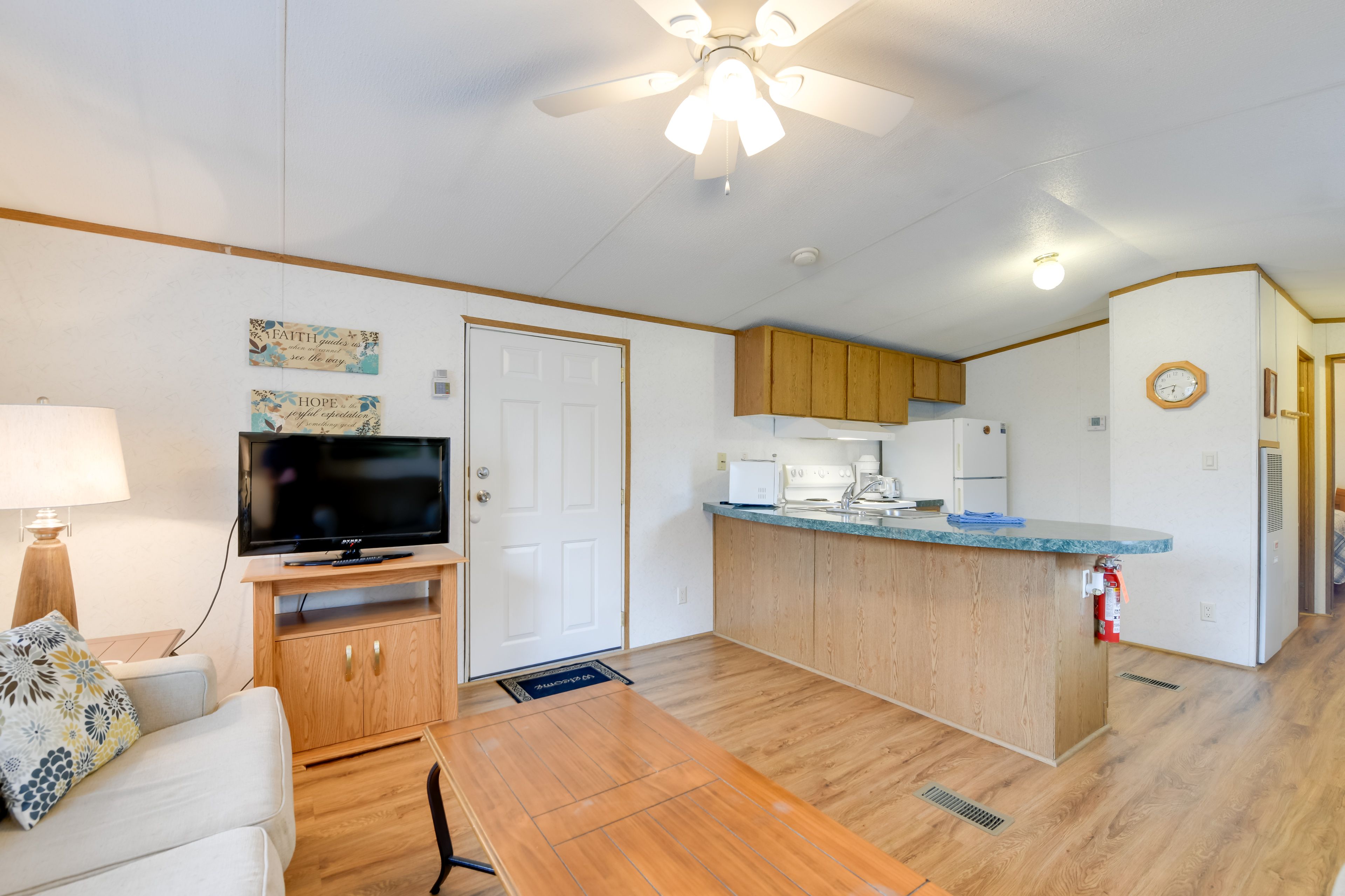 Interior | Full Kitchen